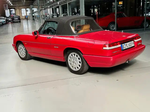 Alfa Romeo Spider view 10