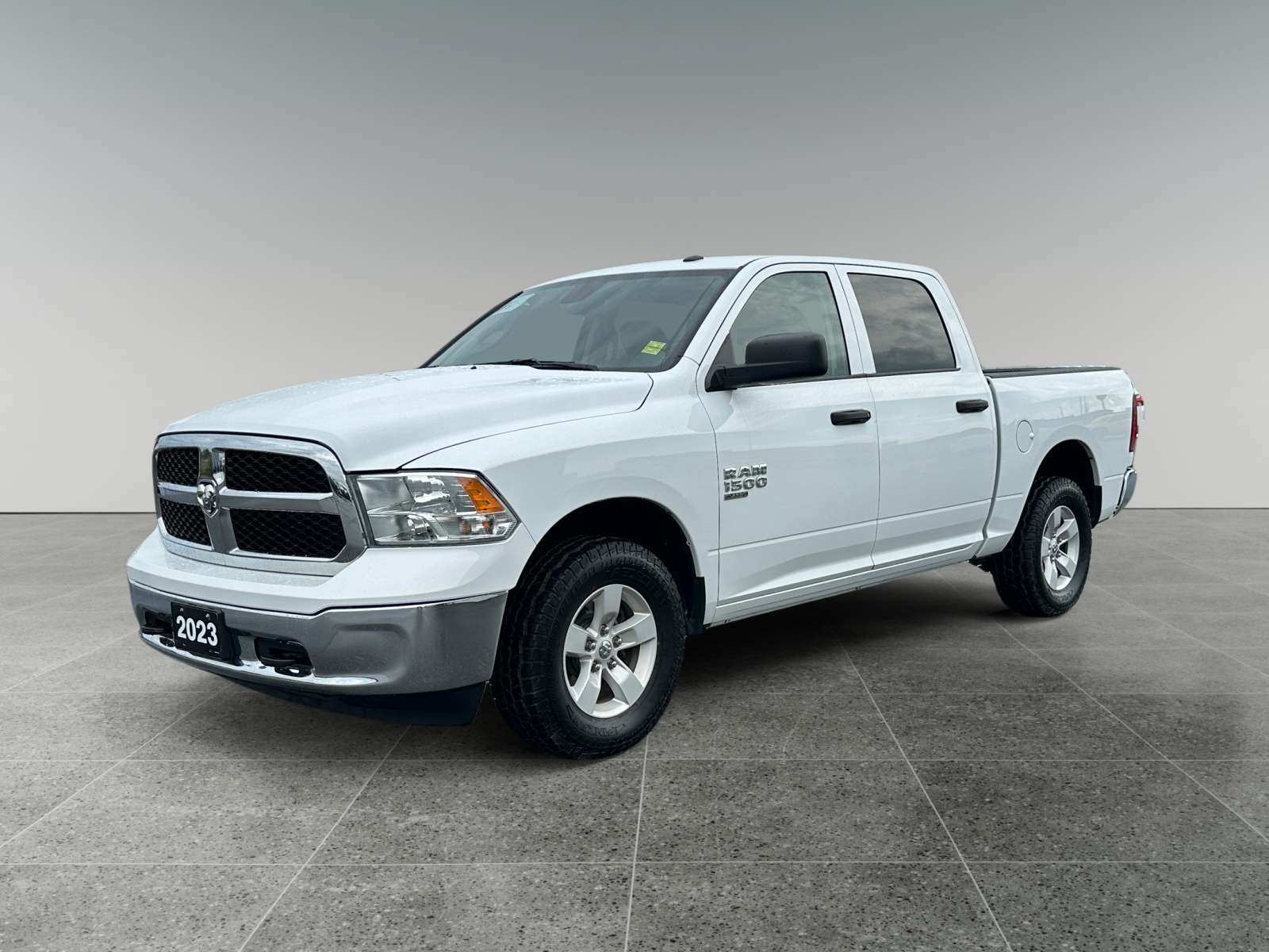 2023 RAM 1500 SLT (140.5 WB 5'7 Box) SWB — снимка 1