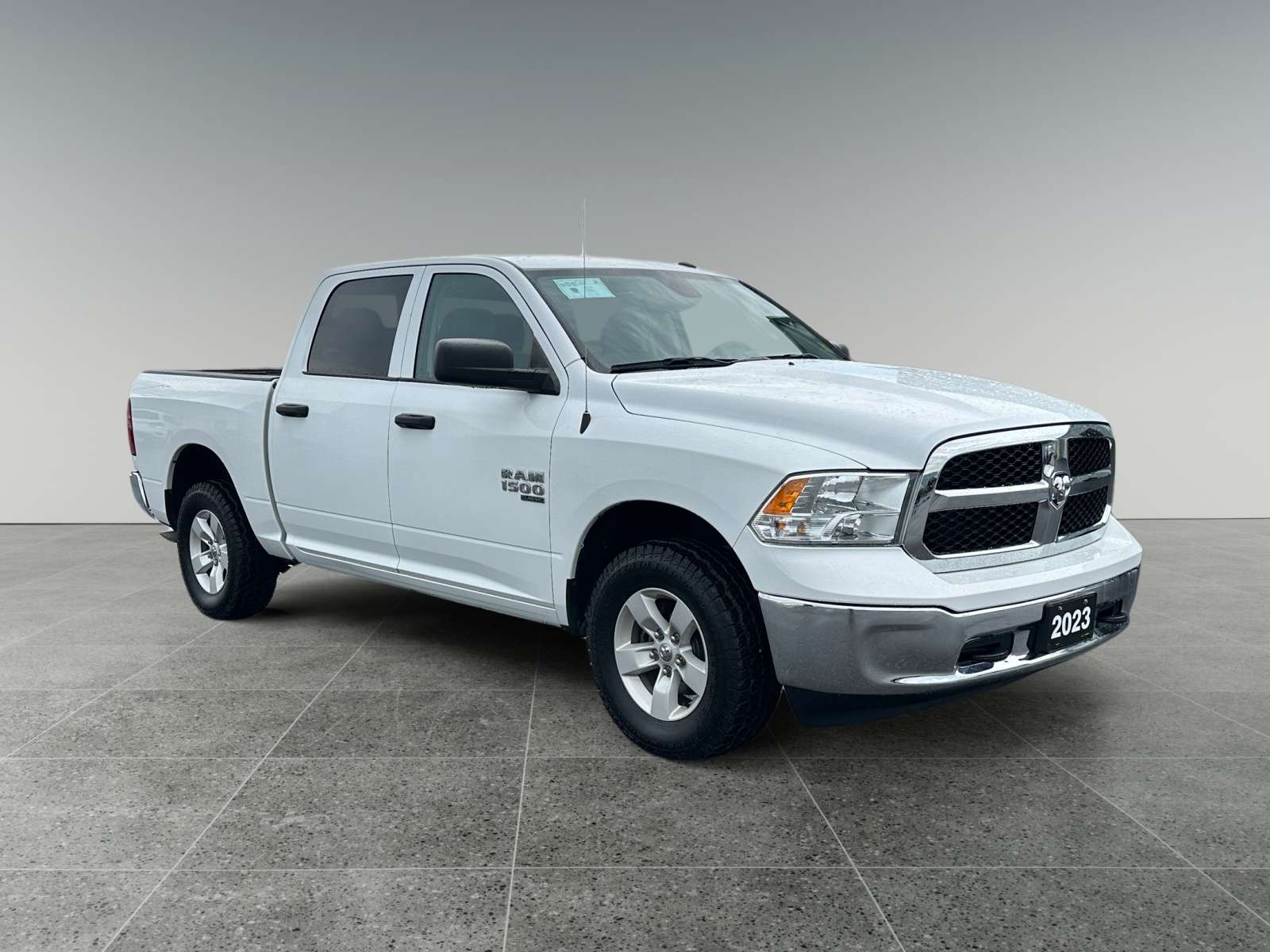 2023 RAM 1500 SLT (140.5 WB 5'7 Box) SWB