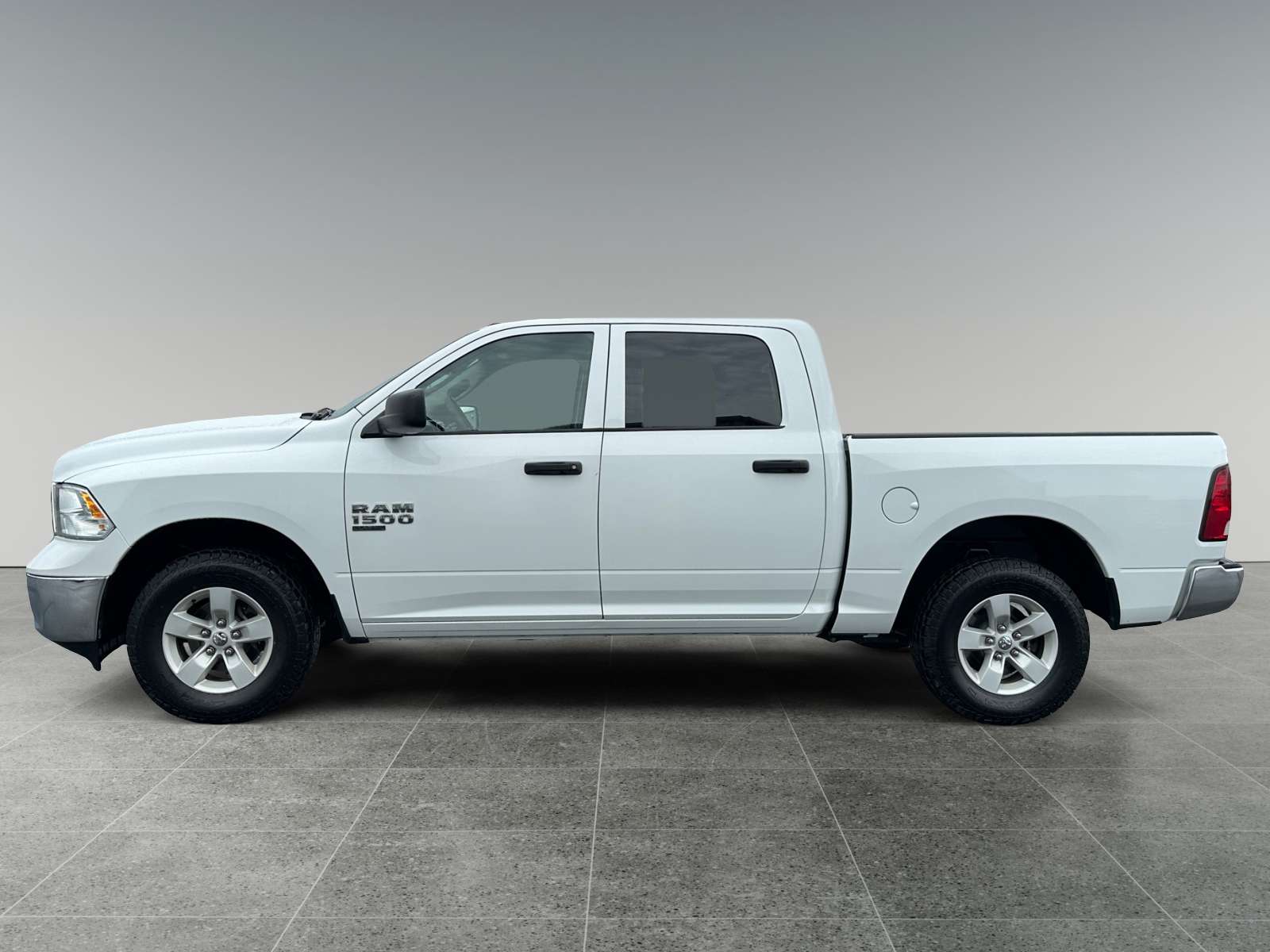 2023 RAM 1500 SLT (140.5 WB 5'7 Box) SWB — снимка 1