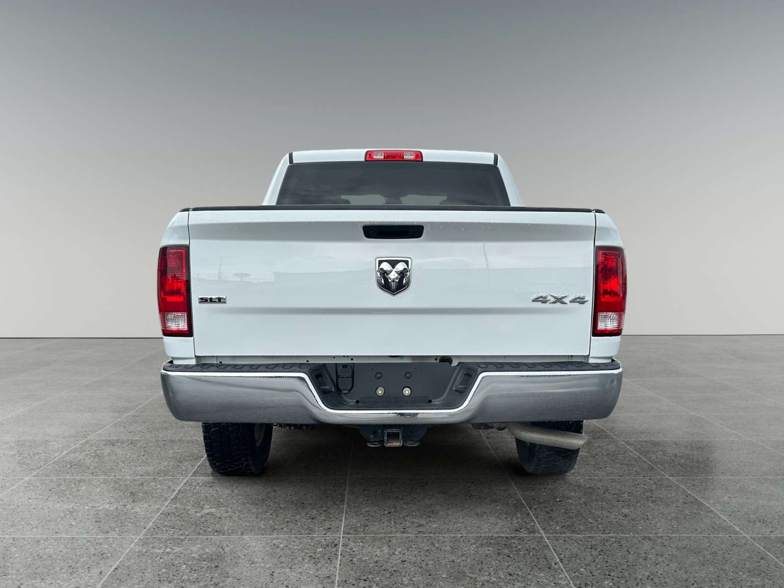 2023 RAM 1500 SLT (140.5 WB 5'7 Box) SWB — снимка 1
