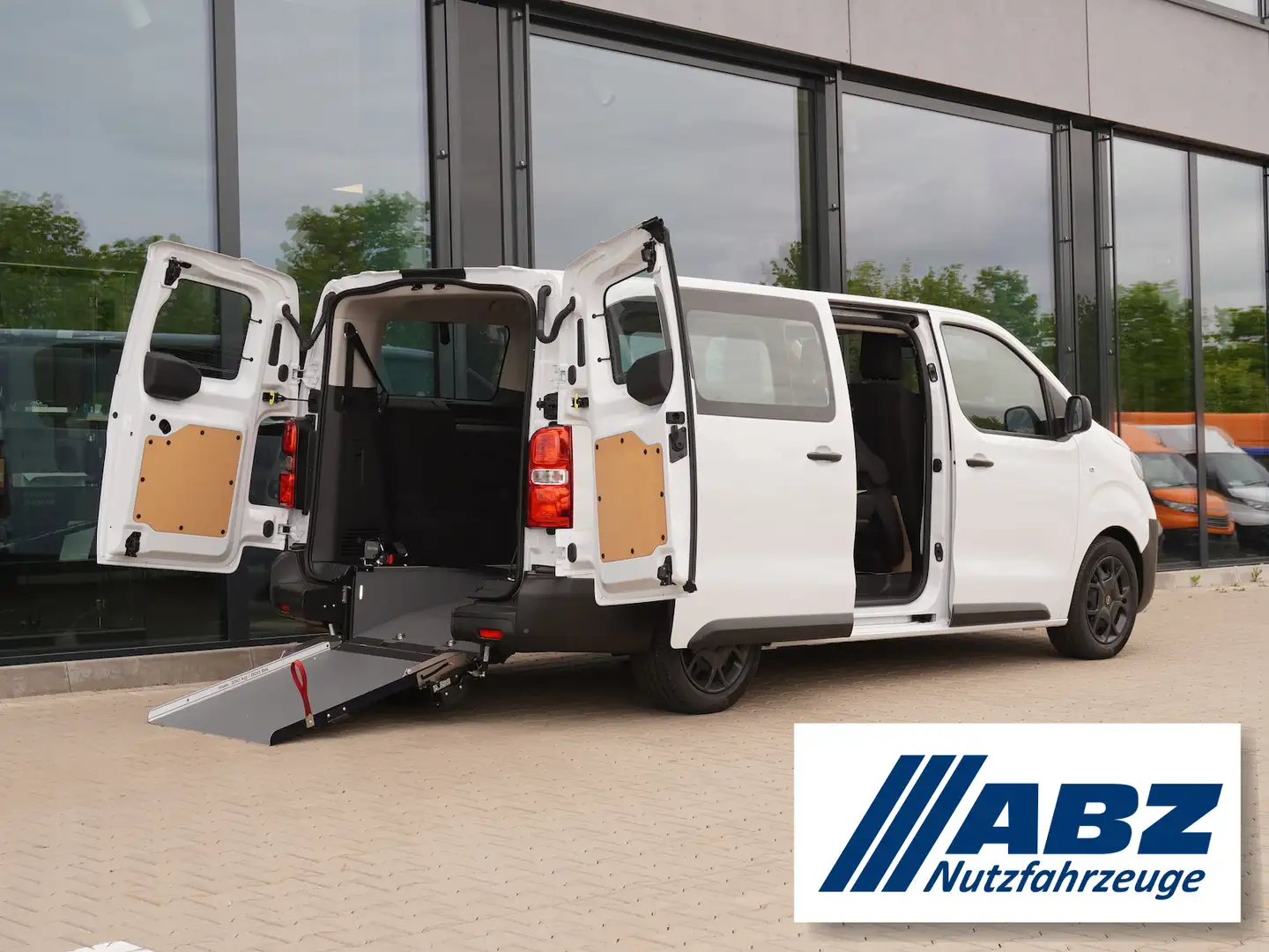 Opel Vivaro L3 180 AT / Rollstuhlumbau AMF Weiß - 1