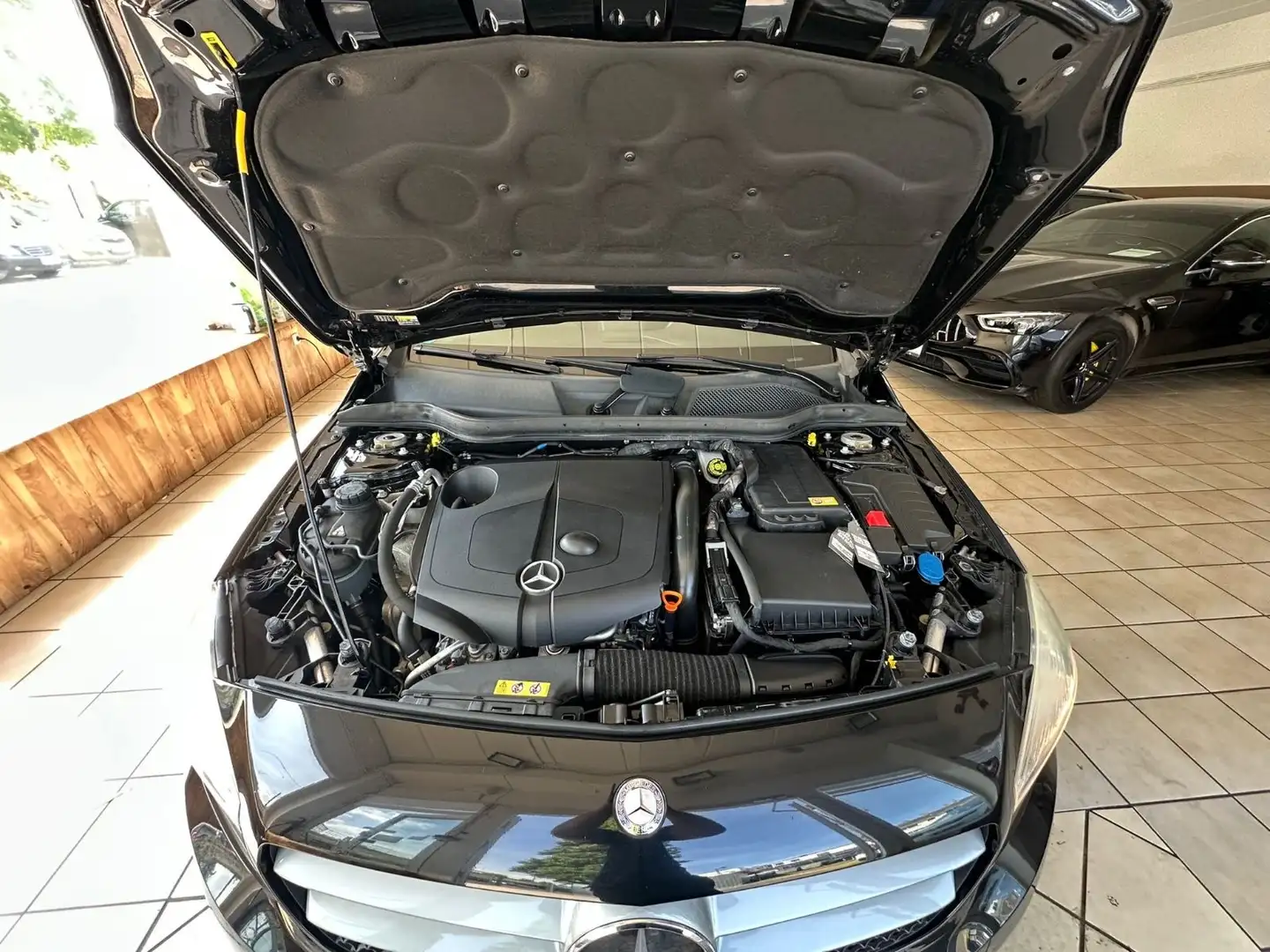 Mercedes-Benz A 180 CDI BlueEfficiency Automatik 64TKM AHK Schwarz - 2