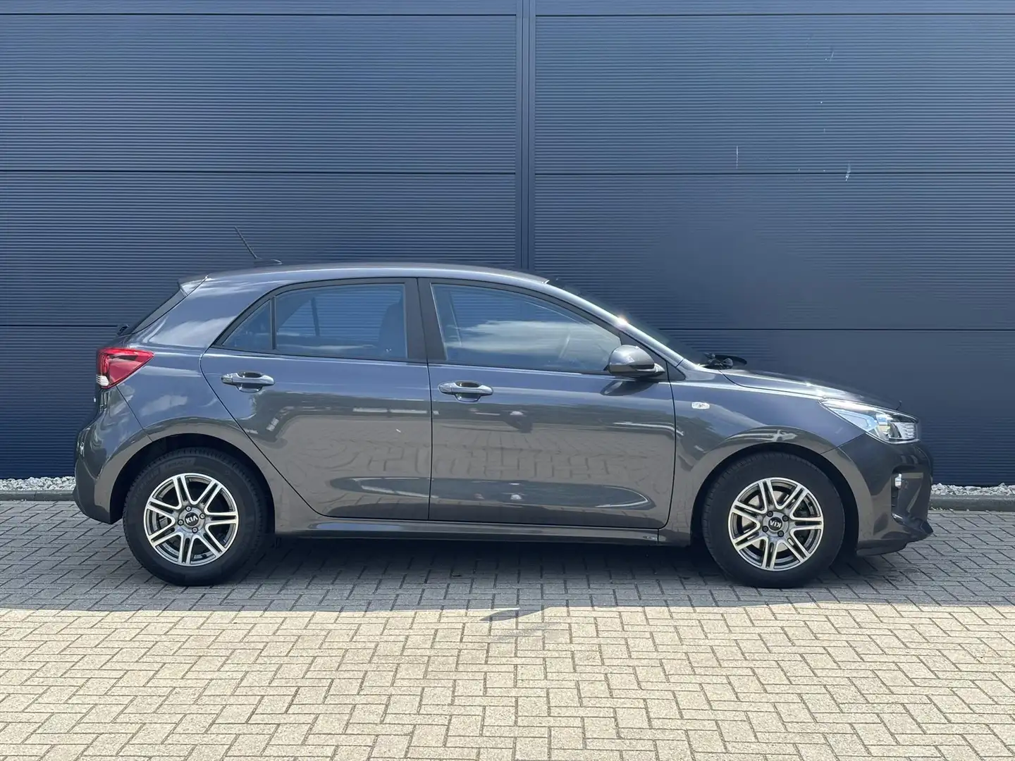 Kia Rio 1.0 T-GDI 100pk ComfortPlusLine Navigator I 15'' L Gris - 2