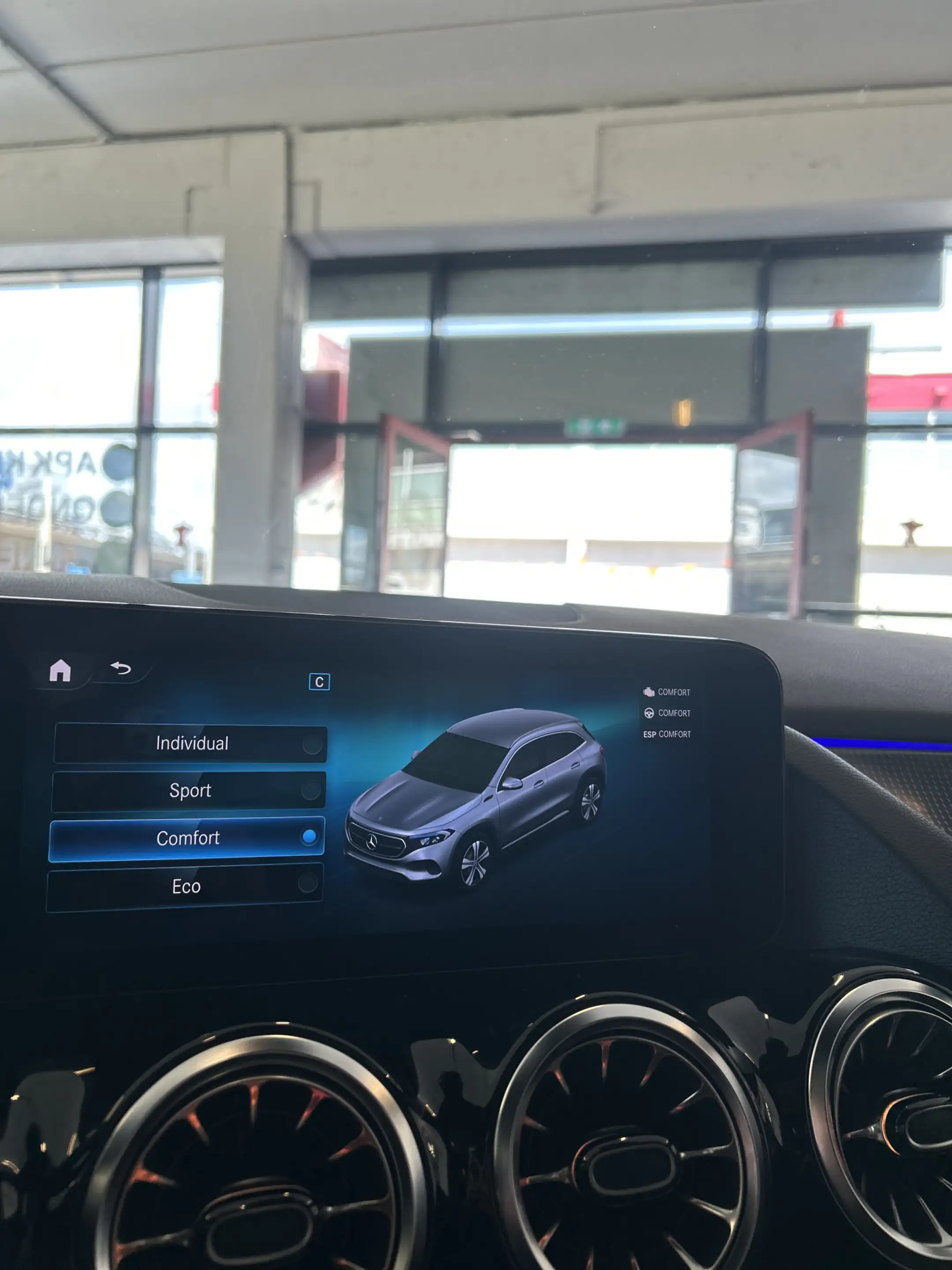 Mercedes-Benz EQA 350 4MATIC Luxury Line 67 kWh Vol Elektrisch | Panoram — photo 26
