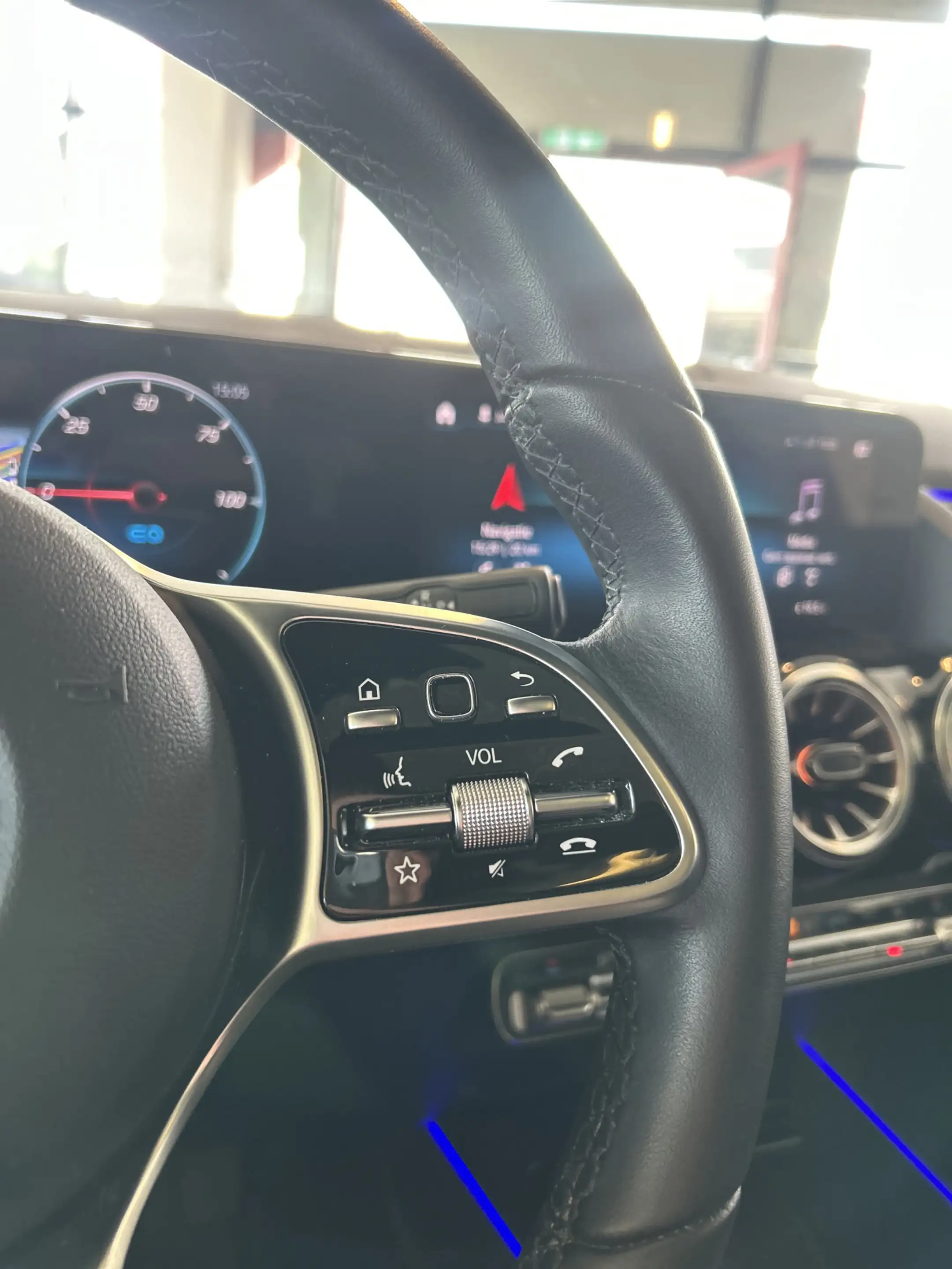 Mercedes-Benz EQA 350 4MATIC Luxury Line 67 kWh Vol Elektrisch | Panoram — photo 15