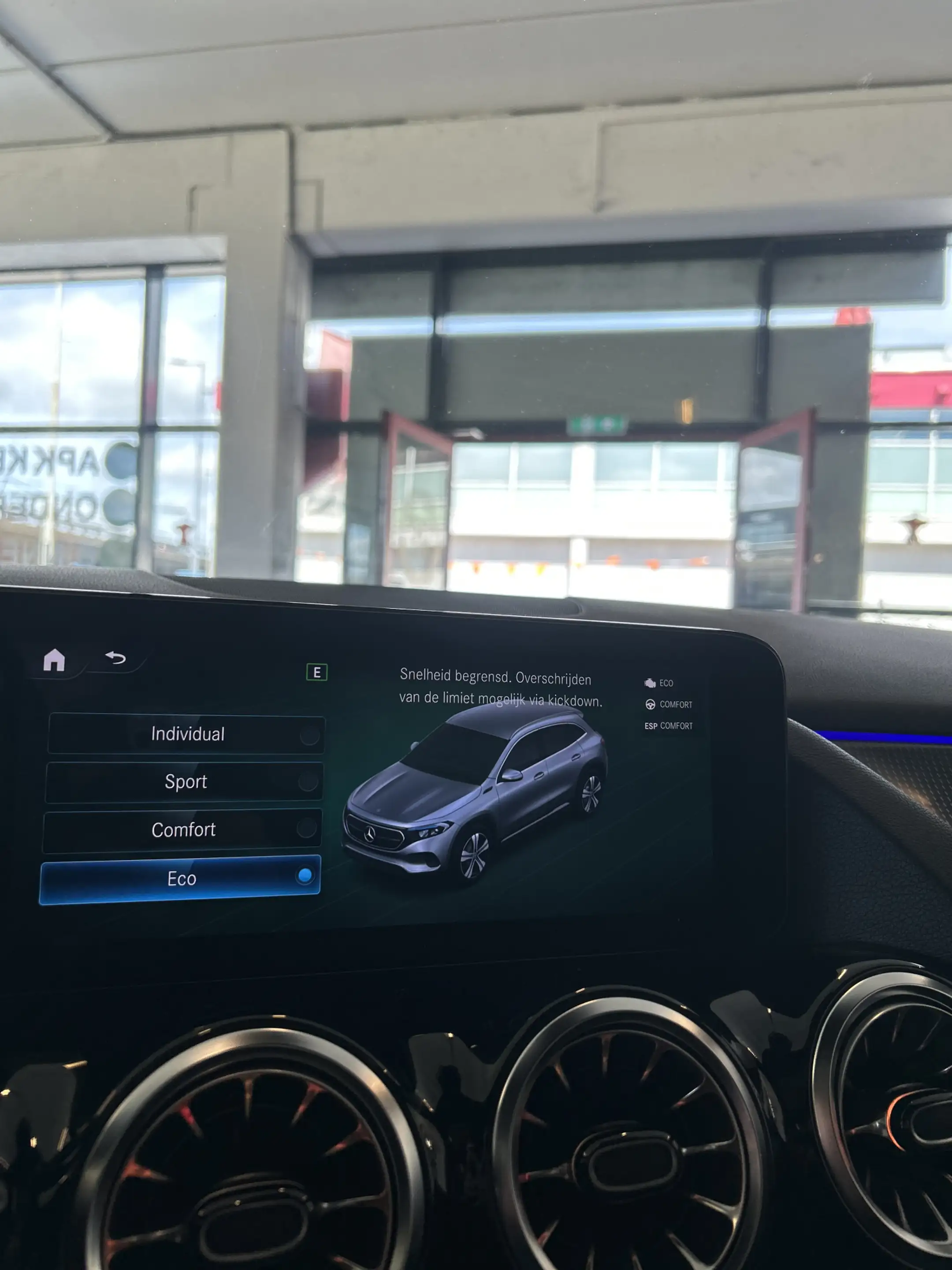 Mercedes-Benz EQA 350 4MATIC Luxury Line 67 kWh Vol Elektrisch | Panoram — photo 25