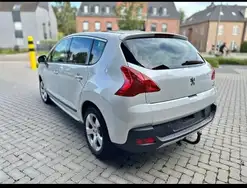 Peugeot 3008 1.6 e-HDi 112ch FAP BMP6 BLUE LION Féline