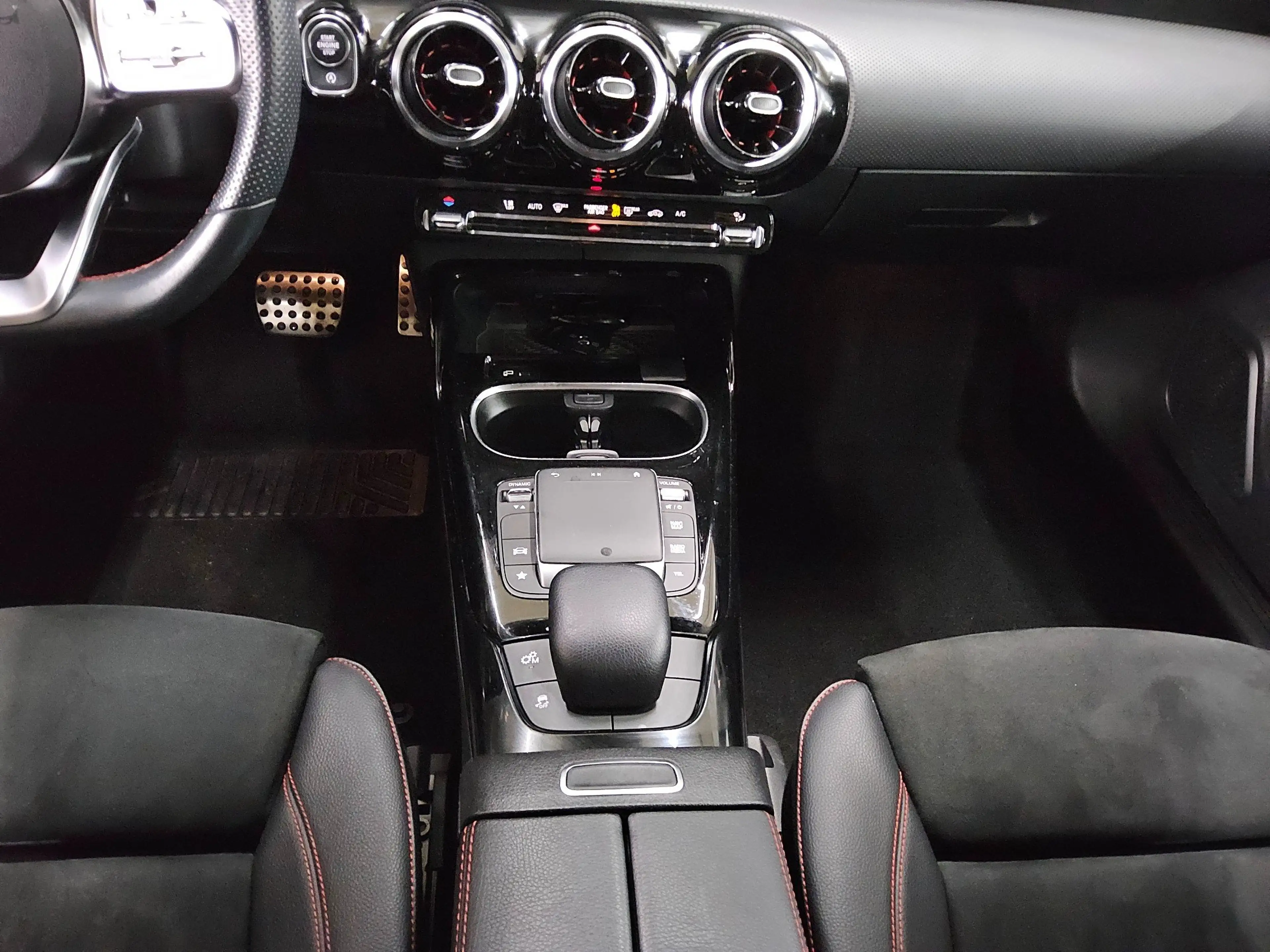 Mercedes-Benz A 35 AMG 4M Navi LED MBUX-AR AHK RFK — photo 6