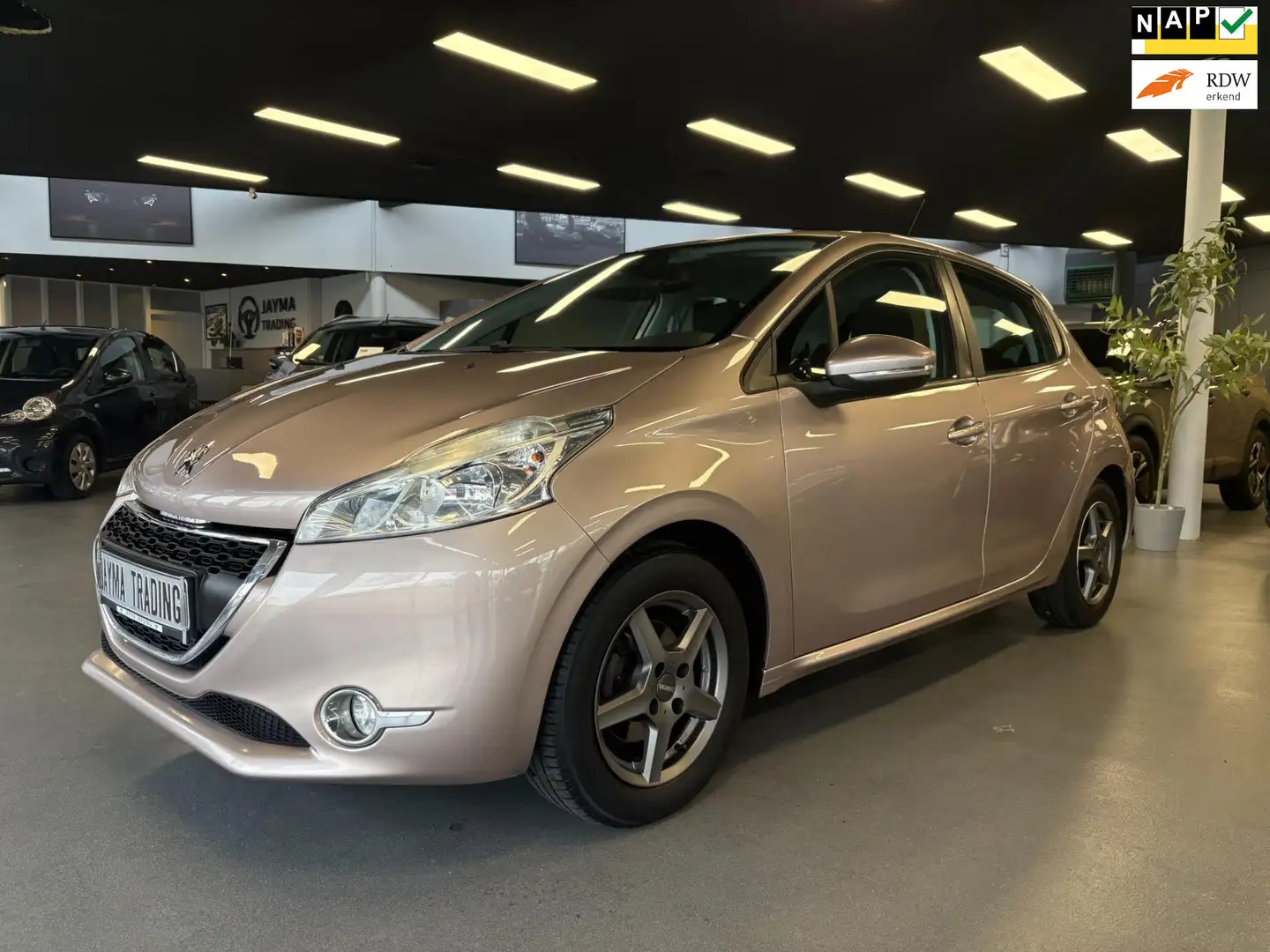 Peugeot 208 1.2 VTi Envy , D-Riem vervangen !! Grijs - 1