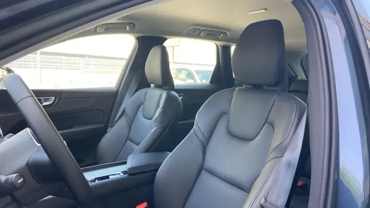 Volvo XC60 2023, foto 10