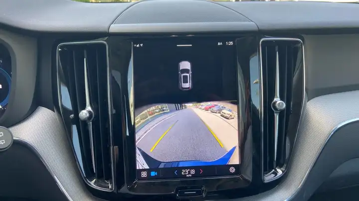 Volvo XC60 2023, foto 19