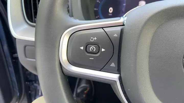 Volvo XC60 2023, foto 18