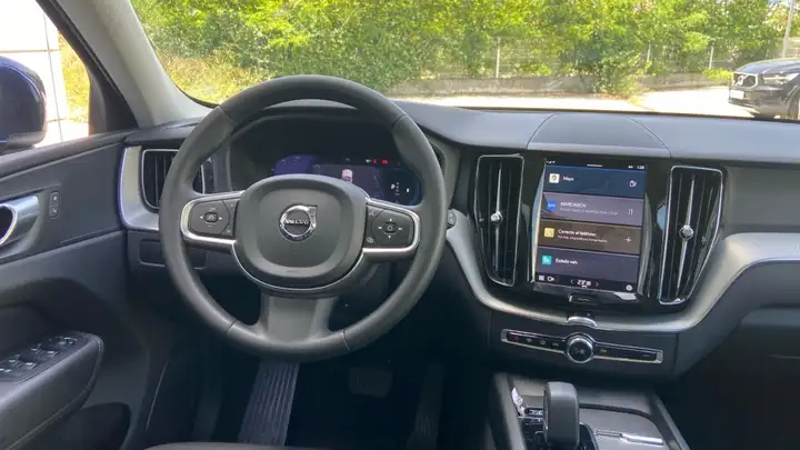 Volvo XC60 2023, foto 13