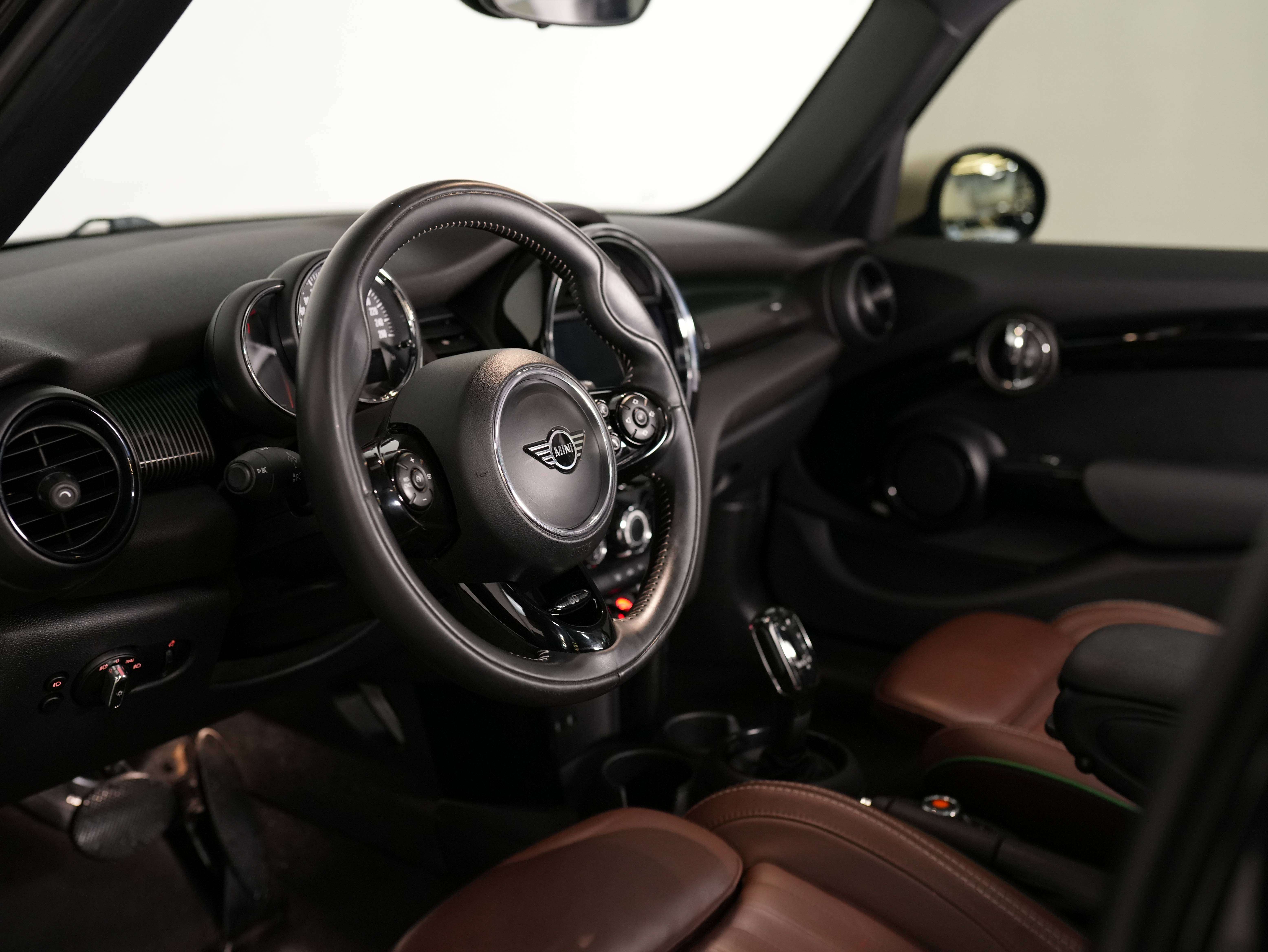 used 2020 MINI 5 Door car, priced at $18,900