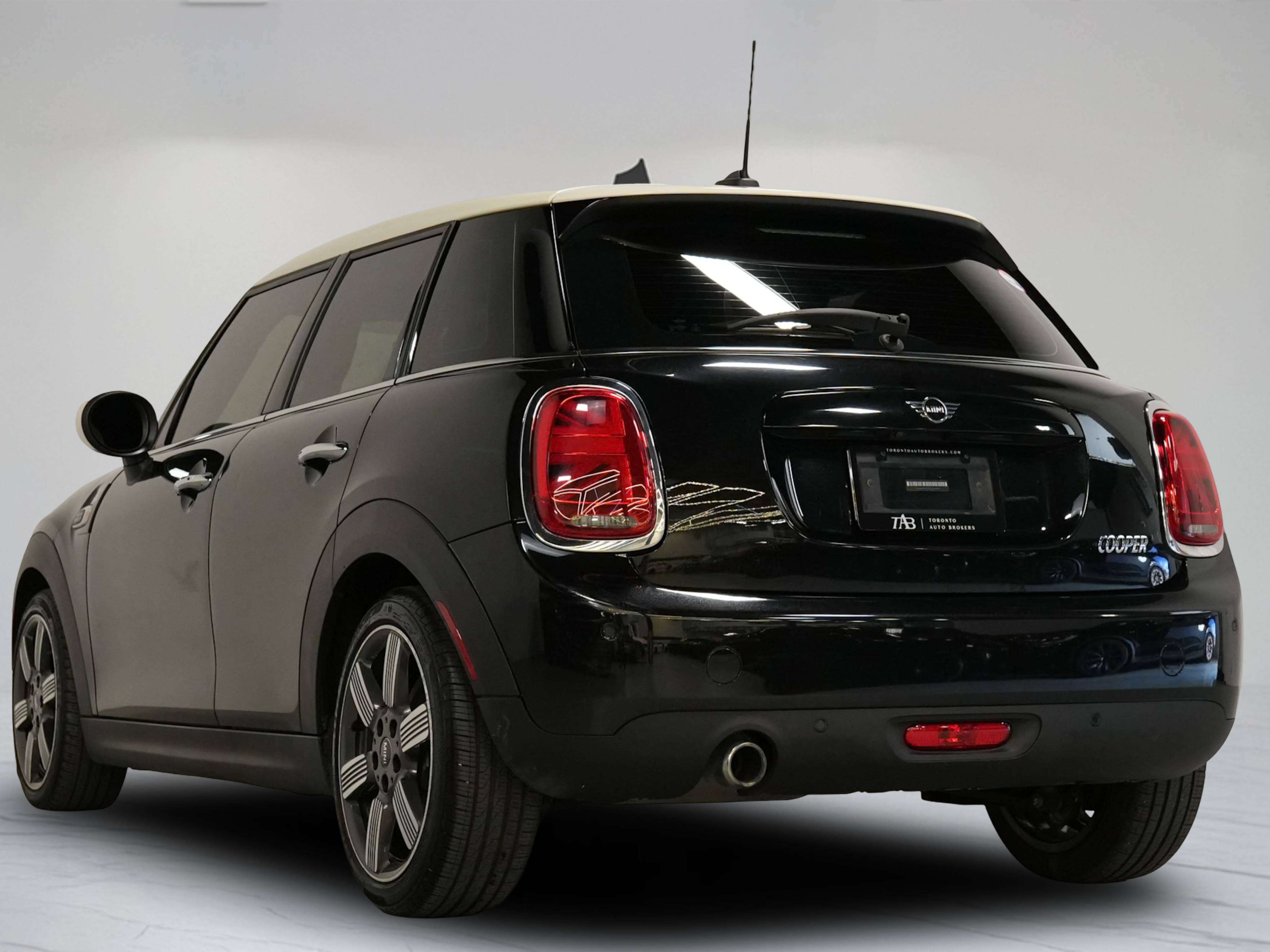 used 2020 MINI 5 Door car, priced at $18,900