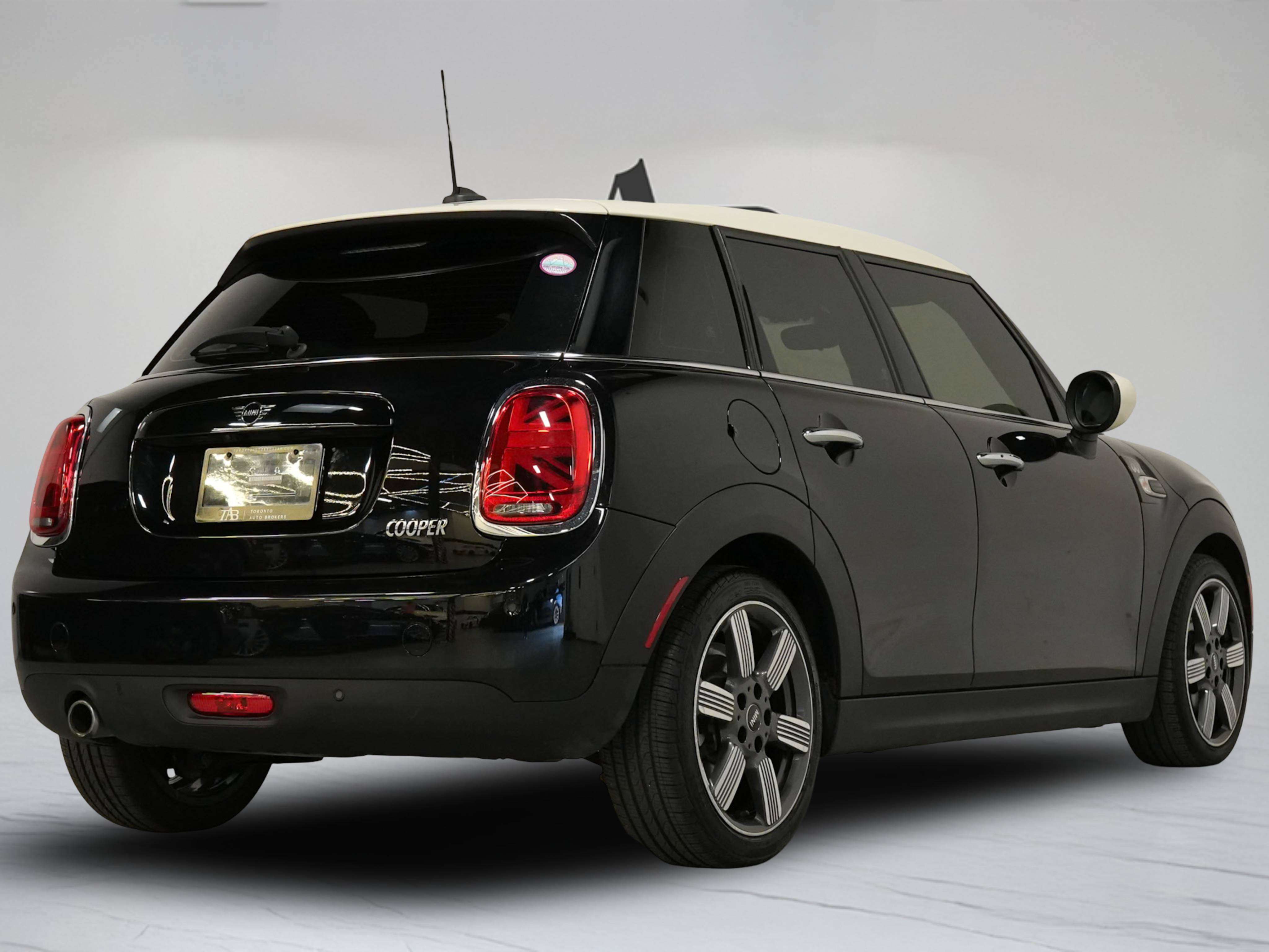 used 2020 MINI 5 Door car, priced at $18,900