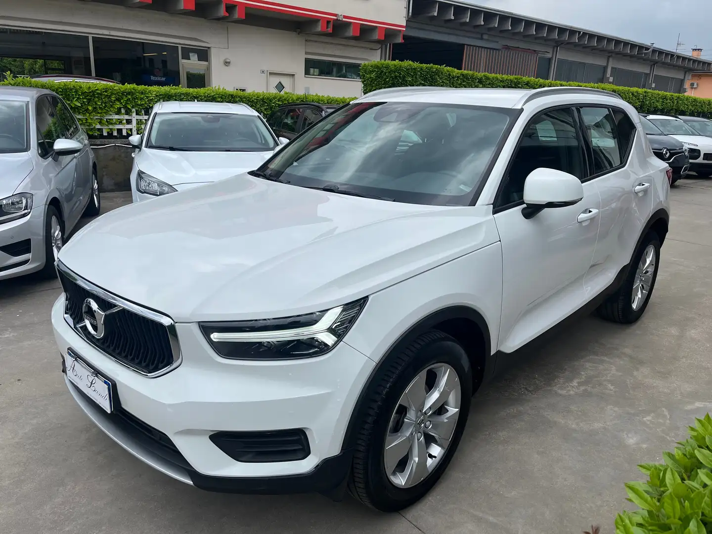 Volvo XC40 2.0 d3 Momentum awd geartronic my20 Wit - 1