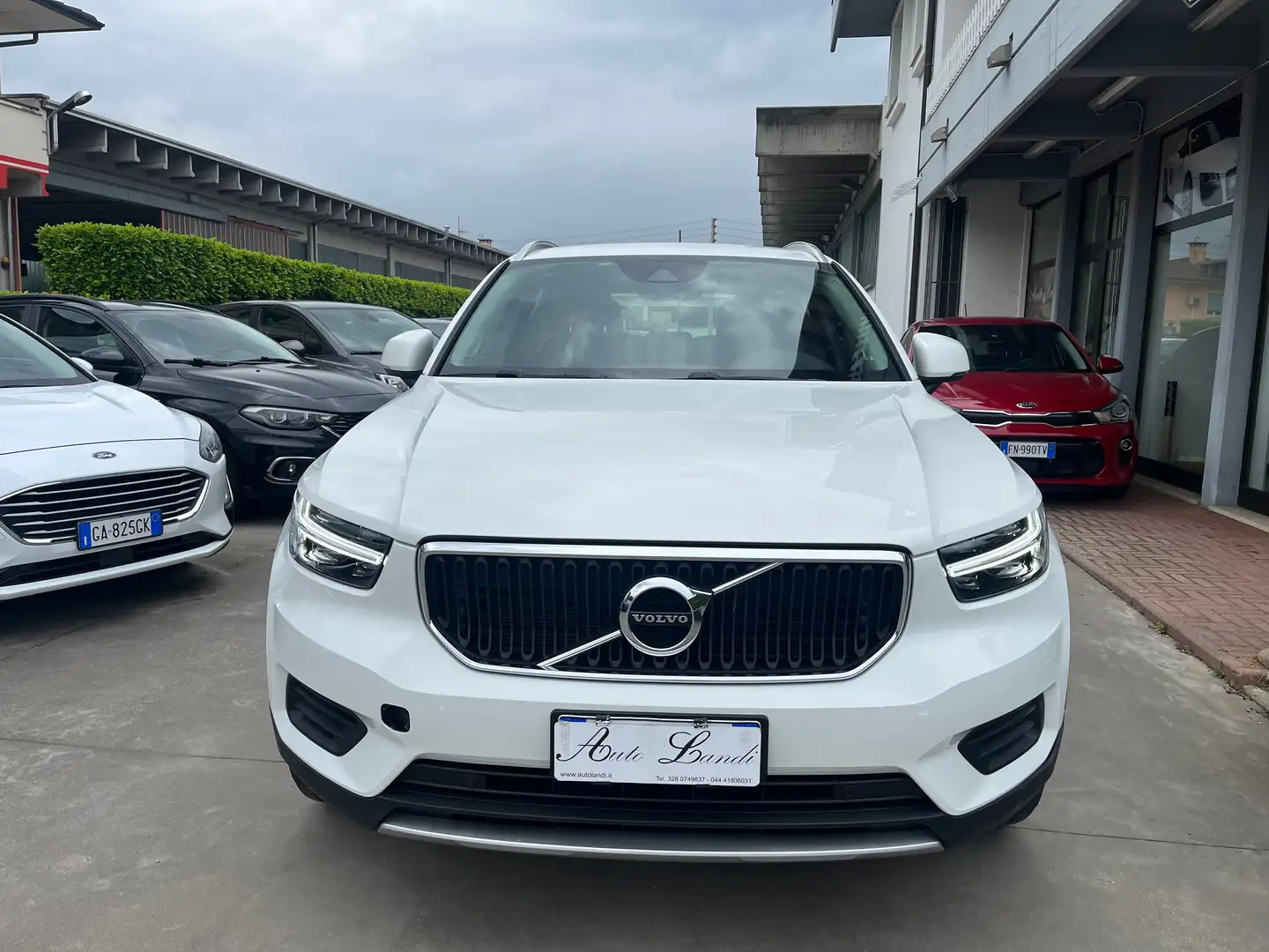 Volvo XC40 2.0 d3 Momentum awd geartronic my20 Wit - 2