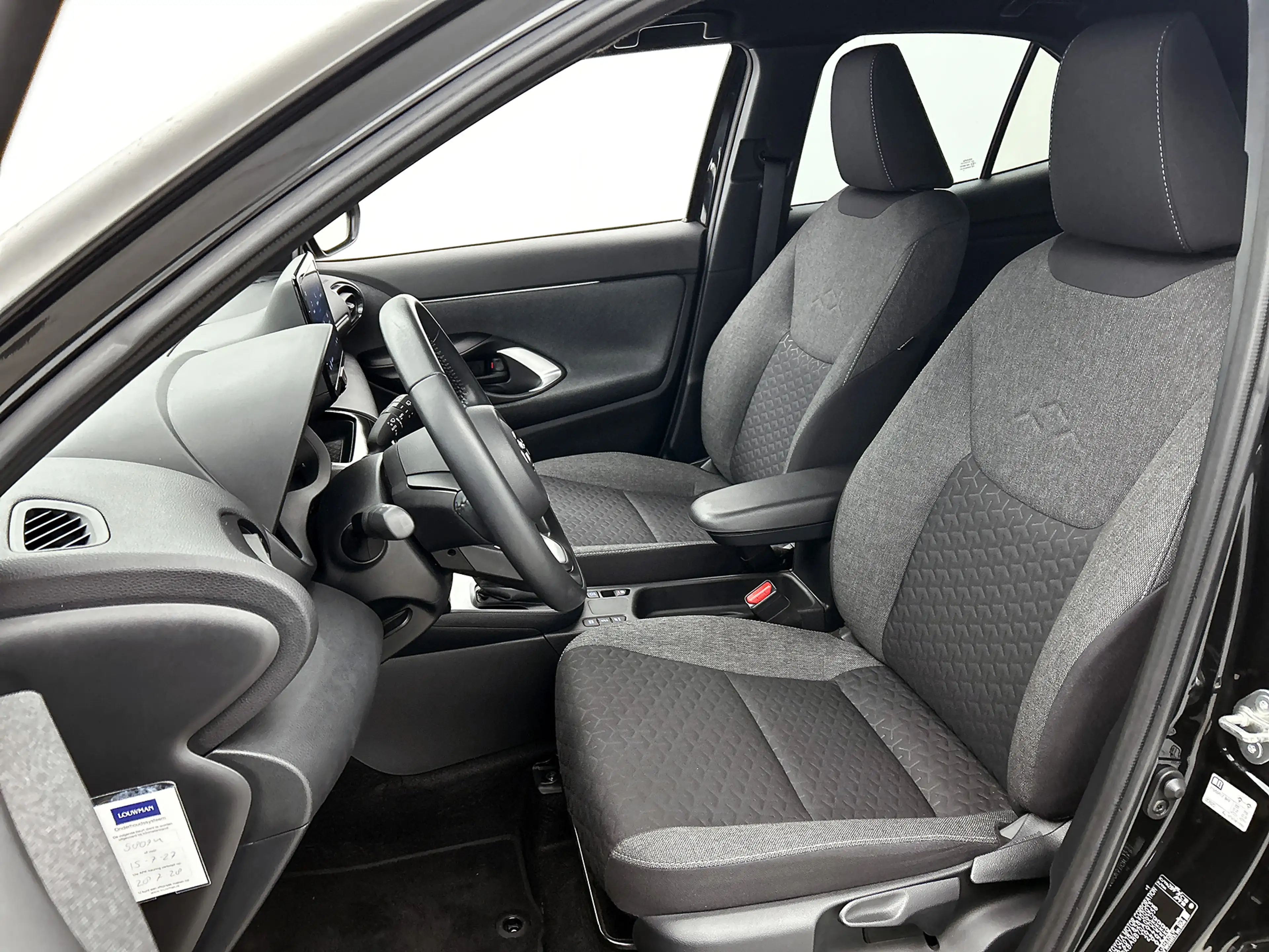 Toyota Yaris Cross 1.5 Hybrid First Edition — photo 8