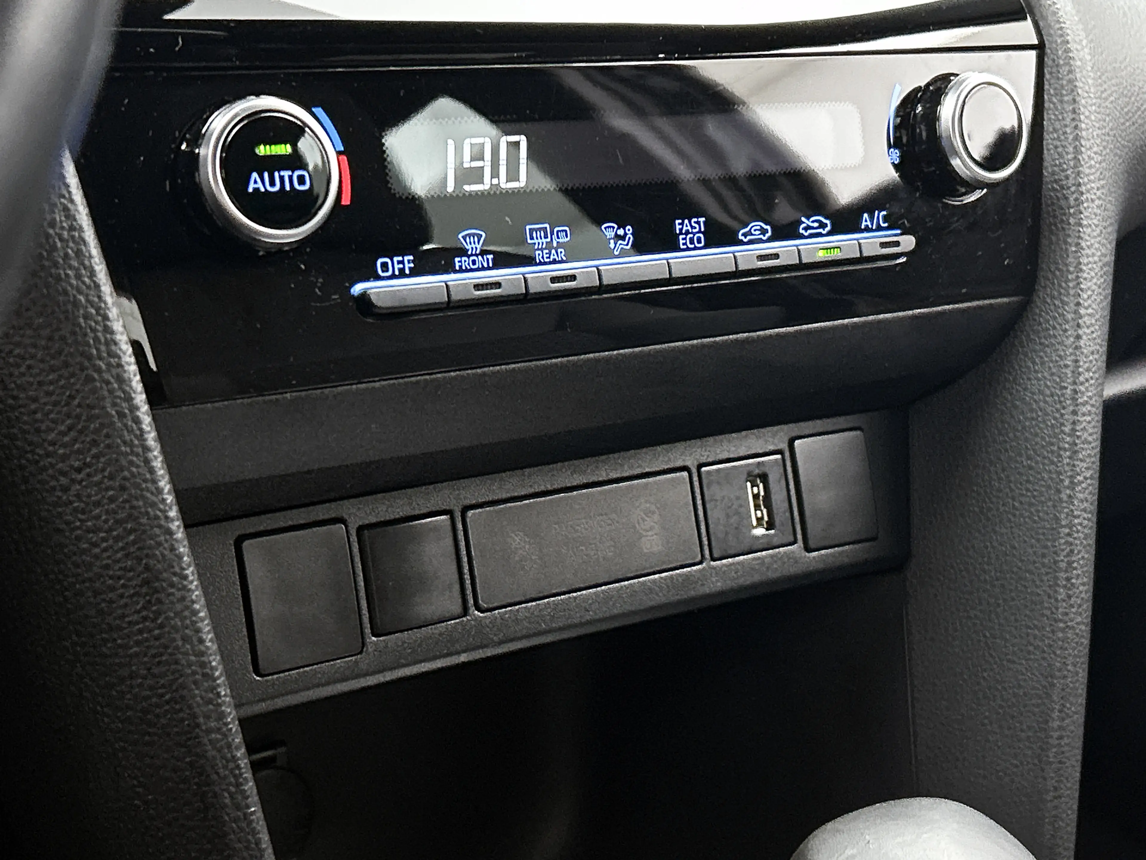 Toyota Yaris Cross 1.5 Hybrid First Edition — photo 13