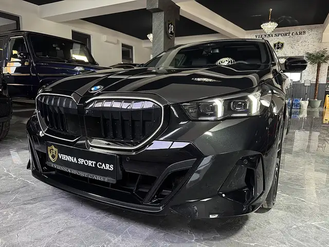 BMW 5 Series view 3