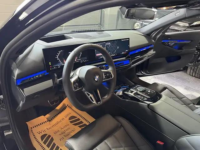 BMW 5 Series view 14