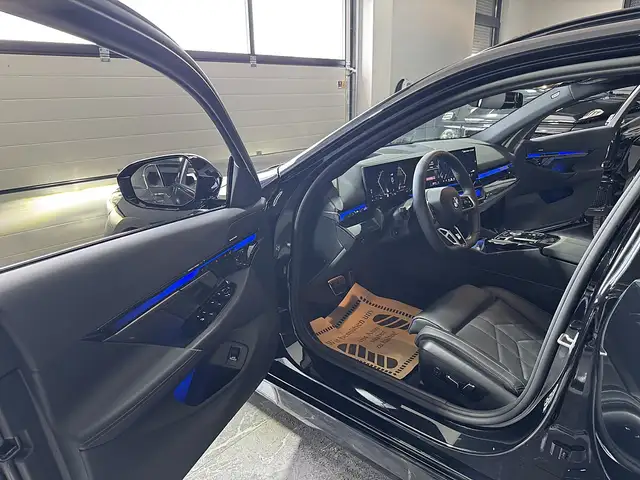 BMW 5 Series view 13