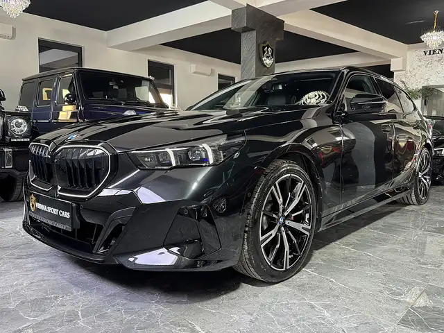 BMW 5 Series view 4