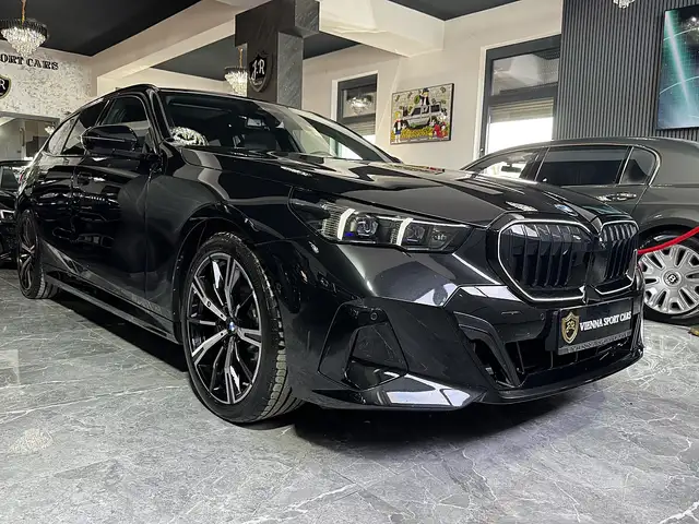 BMW 5 Series view 8