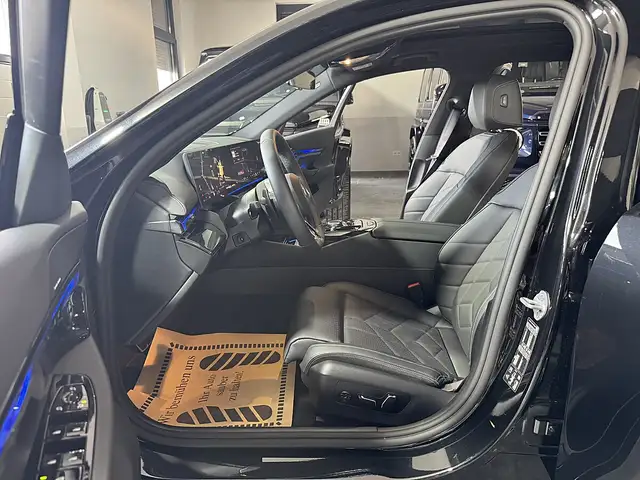 BMW 5 Series view 15