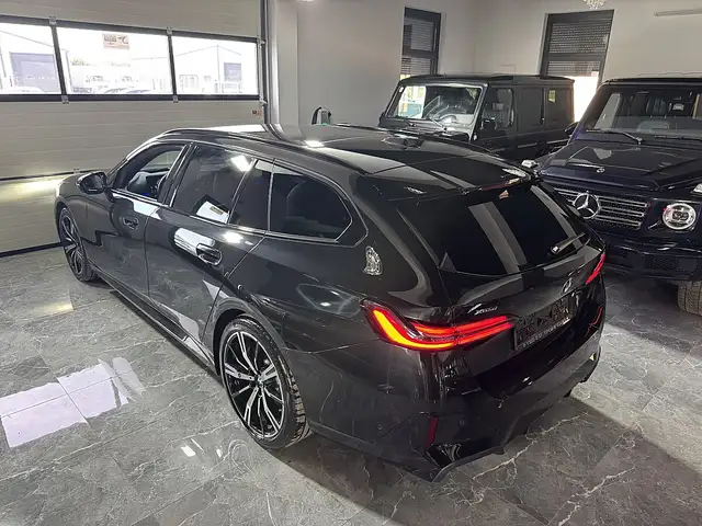 BMW 5 Series view 9