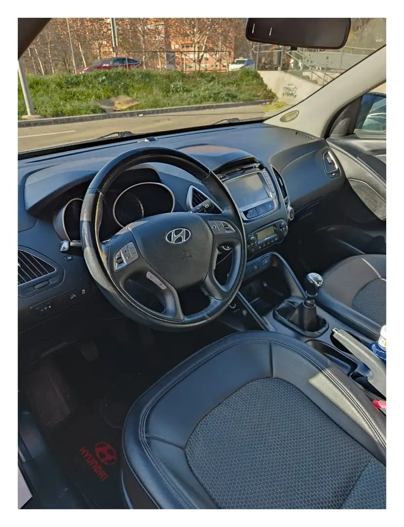 Hyundai iX35 1.7CRDI GLS Tecno Sky Nav 4x2 GLS Tecno Sky Nav bijela - 2