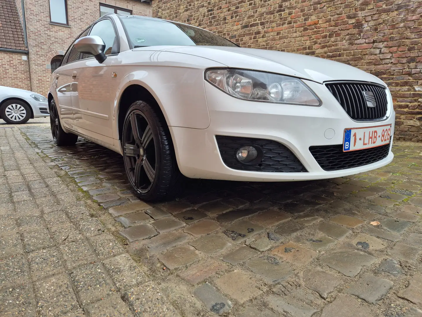 SEAT Exeo Exeo ST 2.0 CR TDi Style White Line DPF Bílá - 1