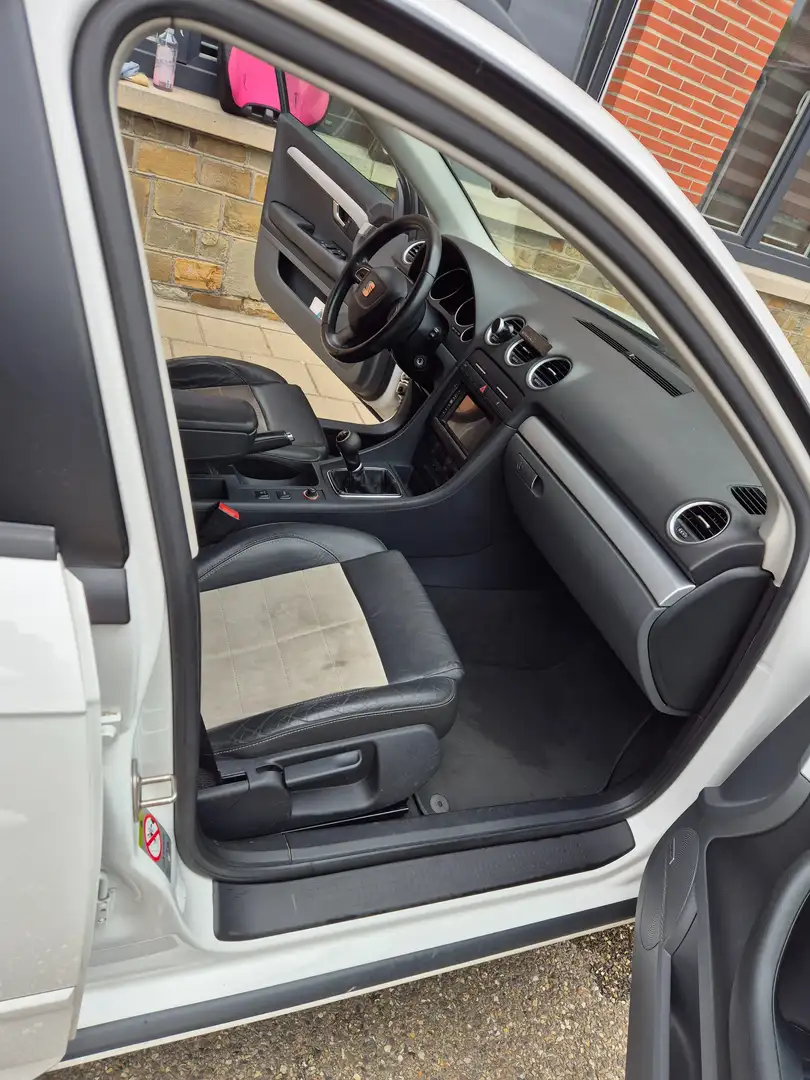 SEAT Exeo Exeo ST 2.0 CR TDi Style White Line DPF Blanc - 1