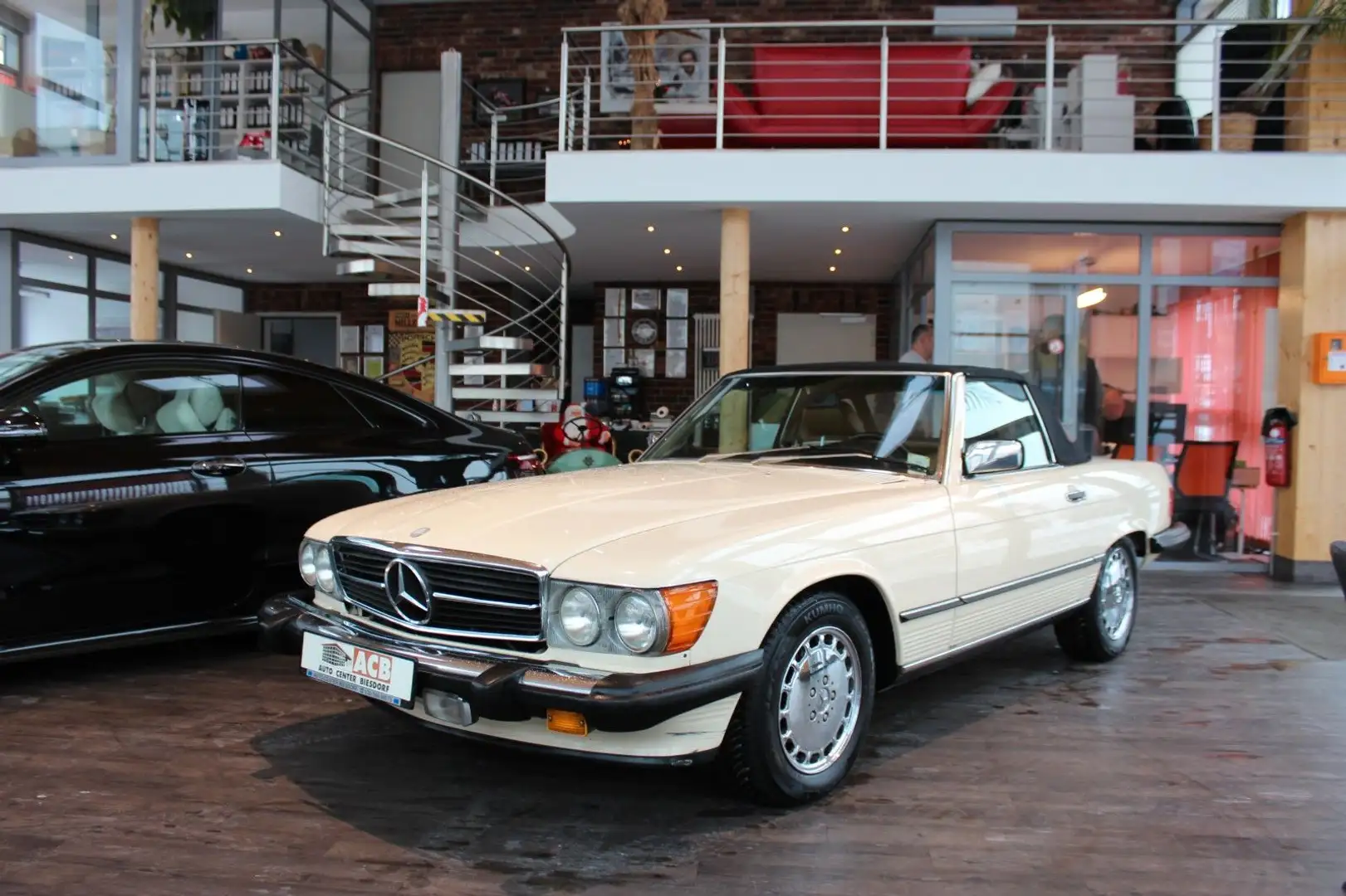 Mercedes-Benz SL 560 Airbag Hardtop H-Zulassung R107 Beige - 1