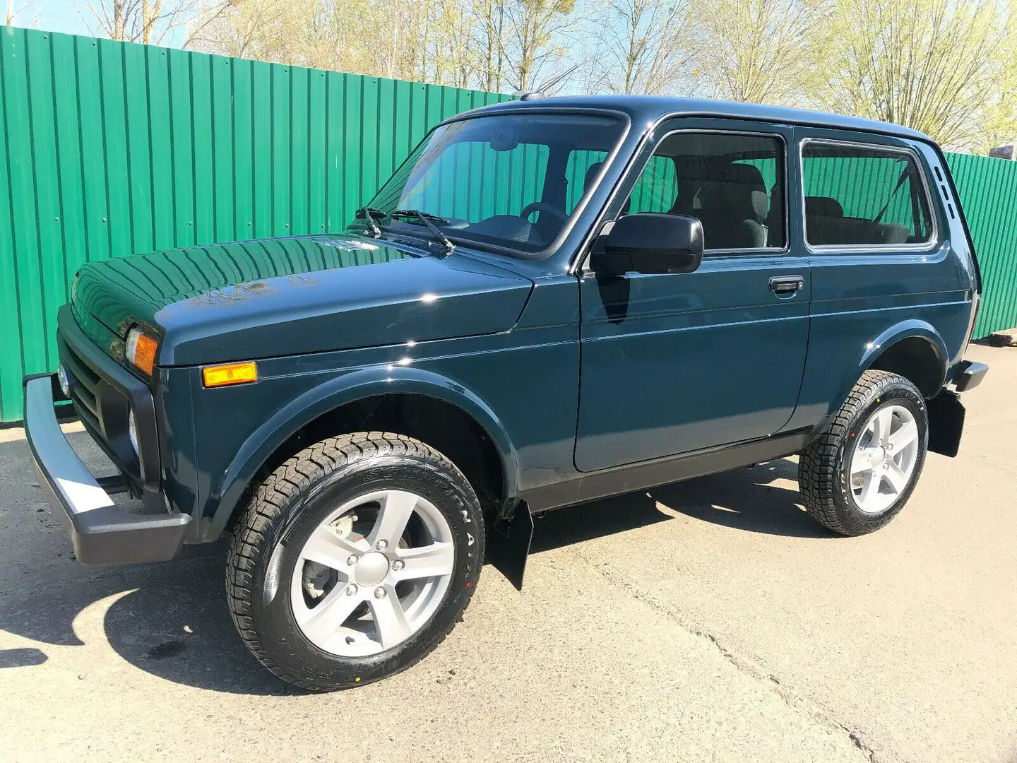 Lada Niva NIVA LEGEND! "PREM. PLUS"!  KLIMA! SITZHEIZ.!... Verde - 2