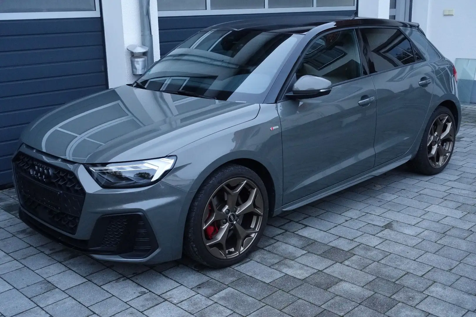 Audi A1 Sportback 40 TFSI S line Kamera ACC Navi LED Gris - 1