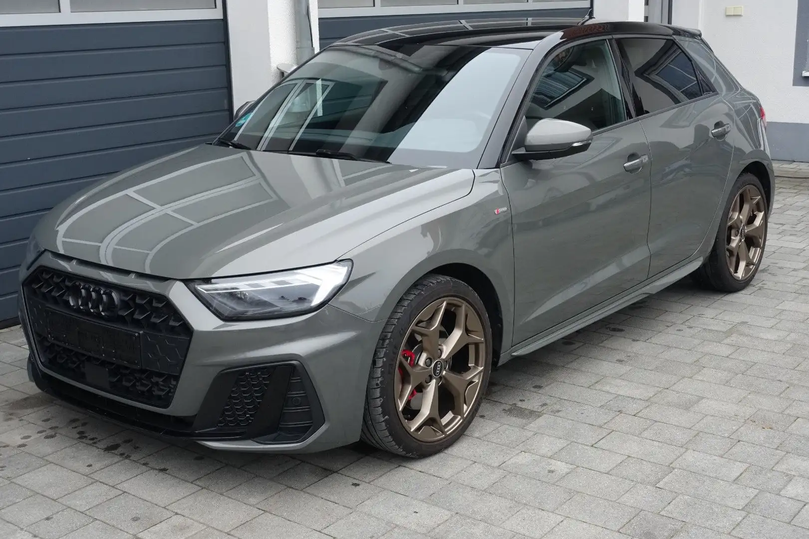 Audi A1 Sportback 40 TFSI S line Kamera ACC Navi LED Grau - 1