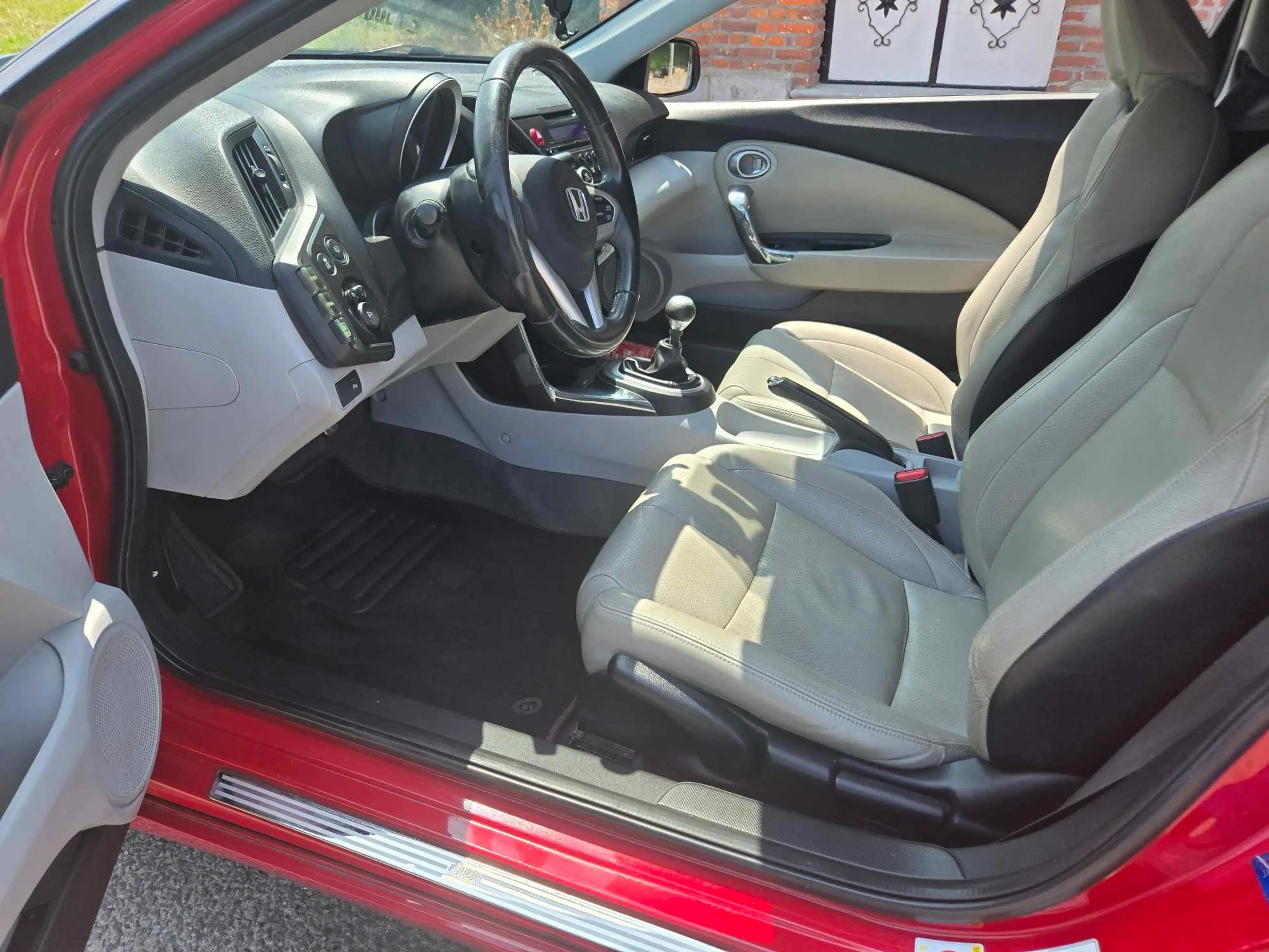 Honda CR-Z 1.5i-VTEC Hybride et surtout très belle — photo 10