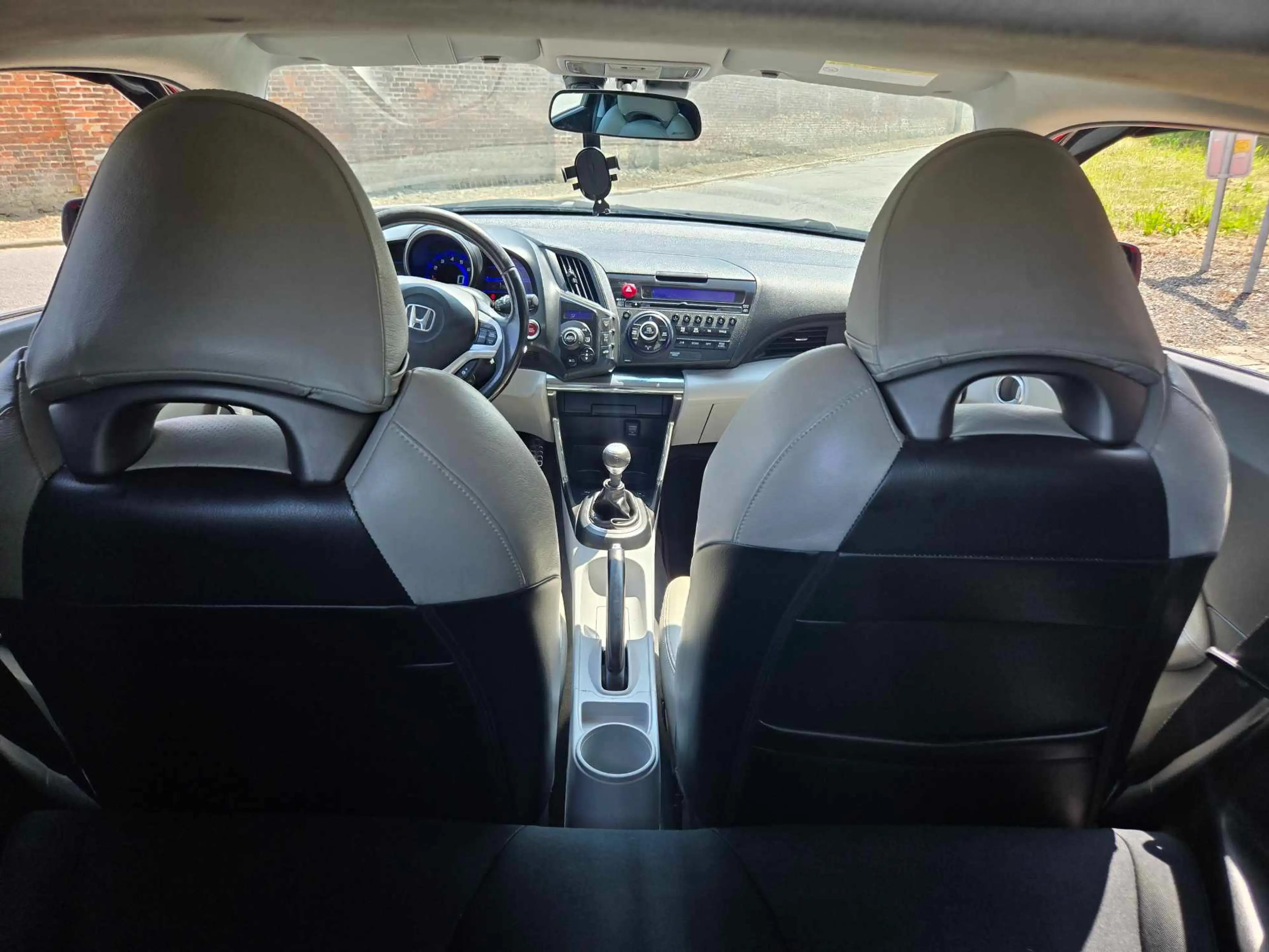 Honda CR-Z 1.5i-VTEC Hybride et surtout très belle — photo 9