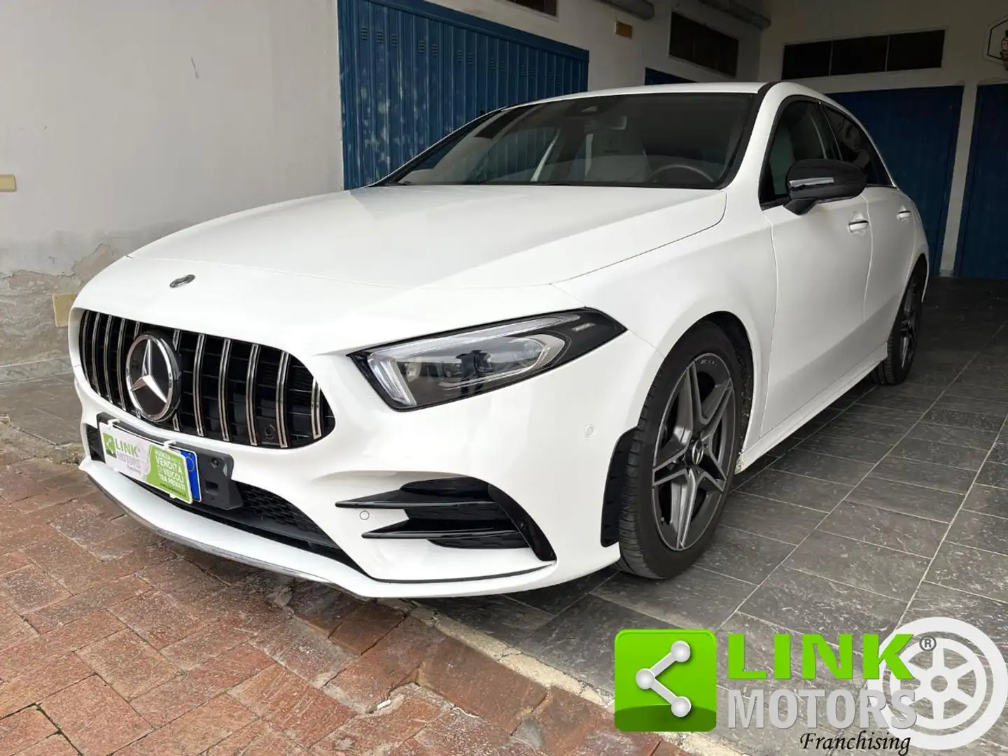 Mercedes-Benz A 200 Premium AMG Line Blanc - 1