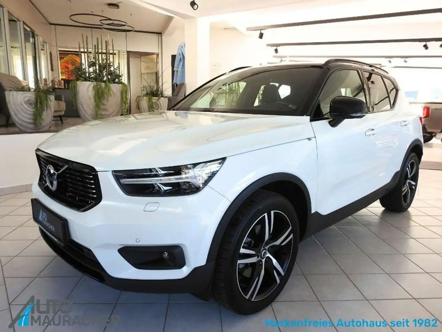 Volvo XC40 T4 R-Design AWD*LED*AHK*NAVI*STHZG* Weiß - 1