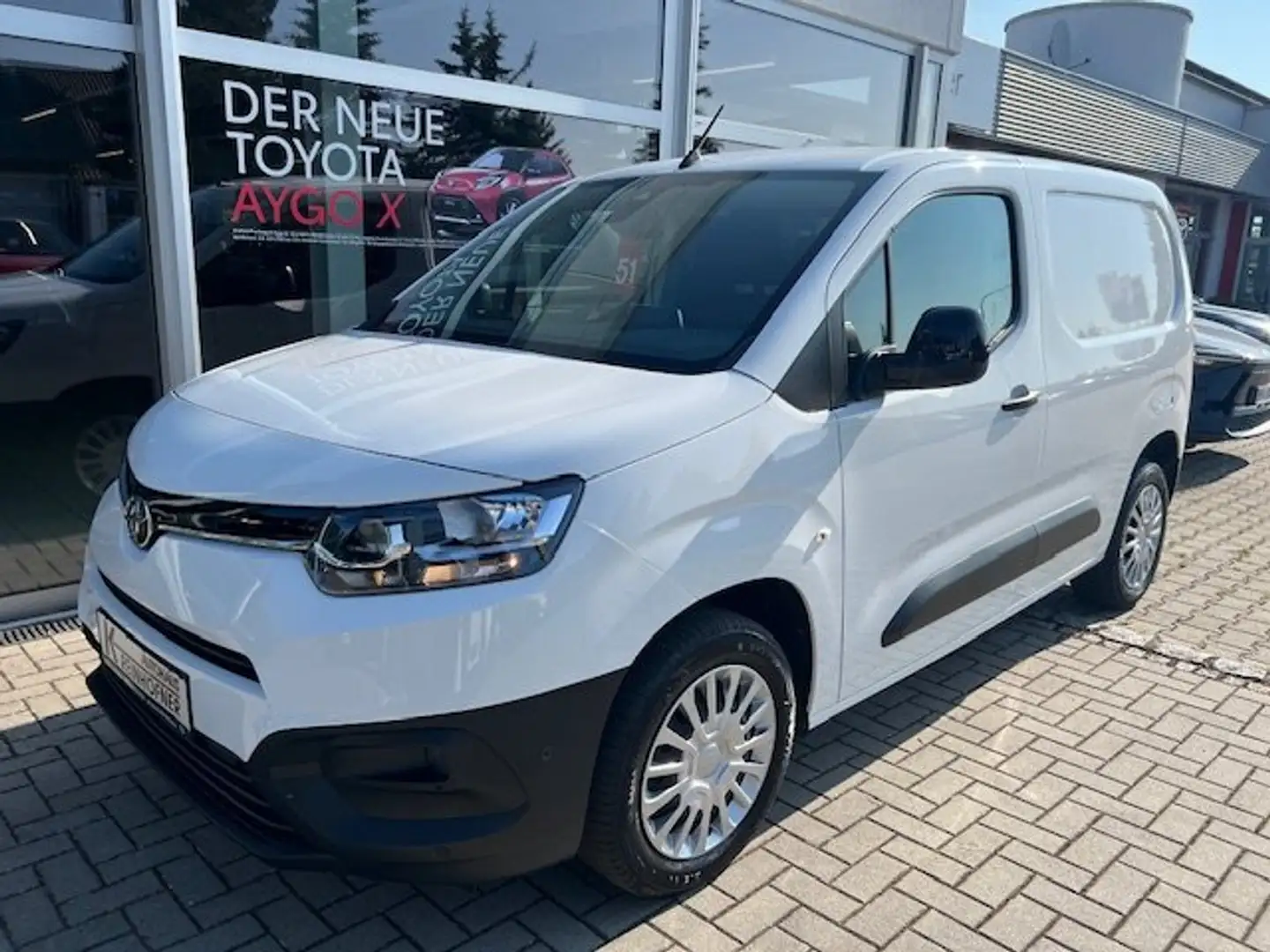 Toyota Proace City L1 1,5-l D-4D S Weiß - 1