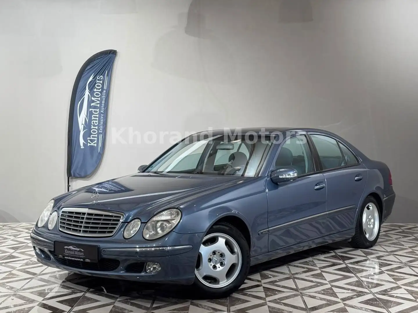 Mercedes-Benz E 240 Lim. Albastru - 1