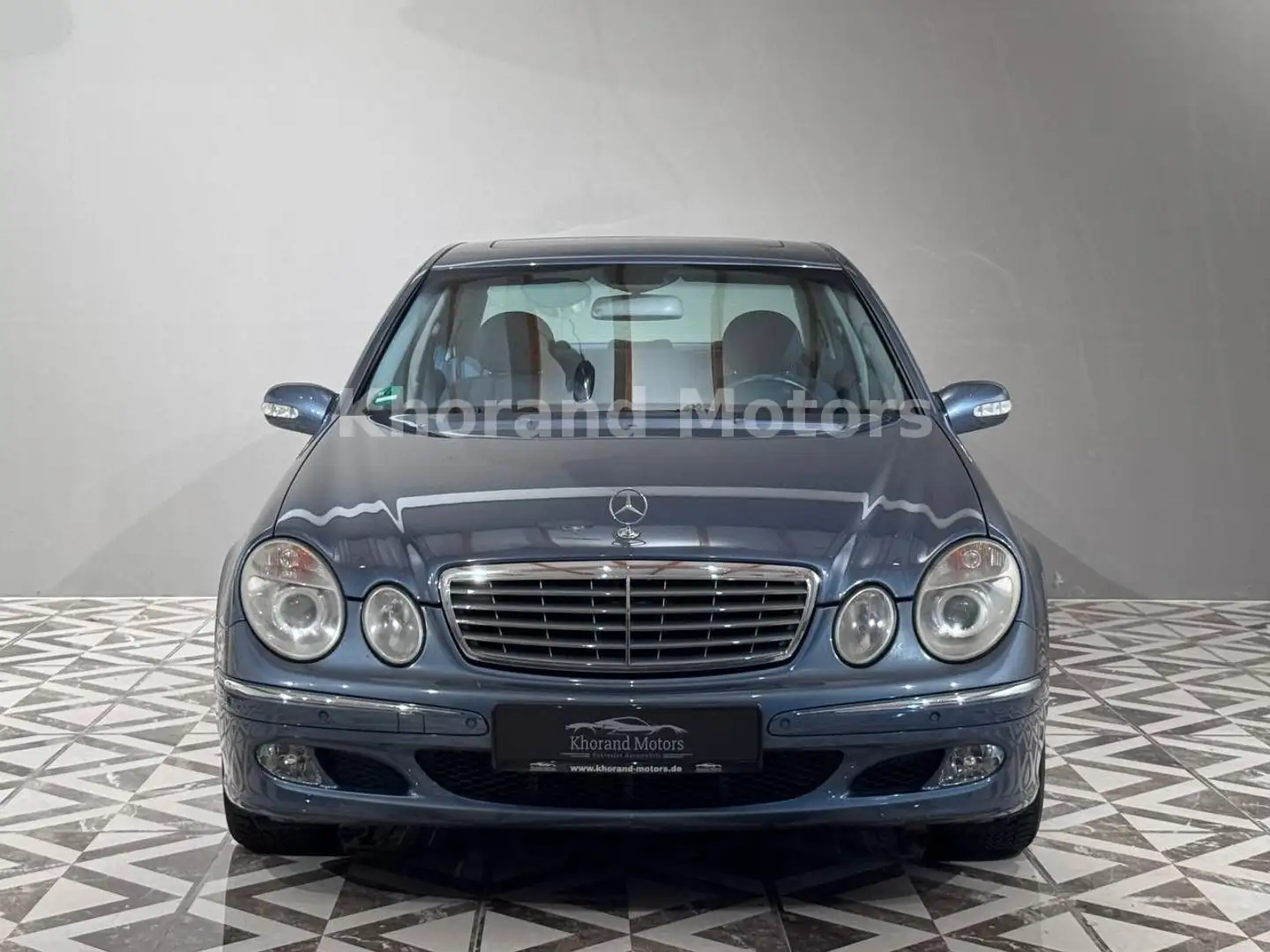 Mercedes-Benz E 240 Lim. Albastru - 2