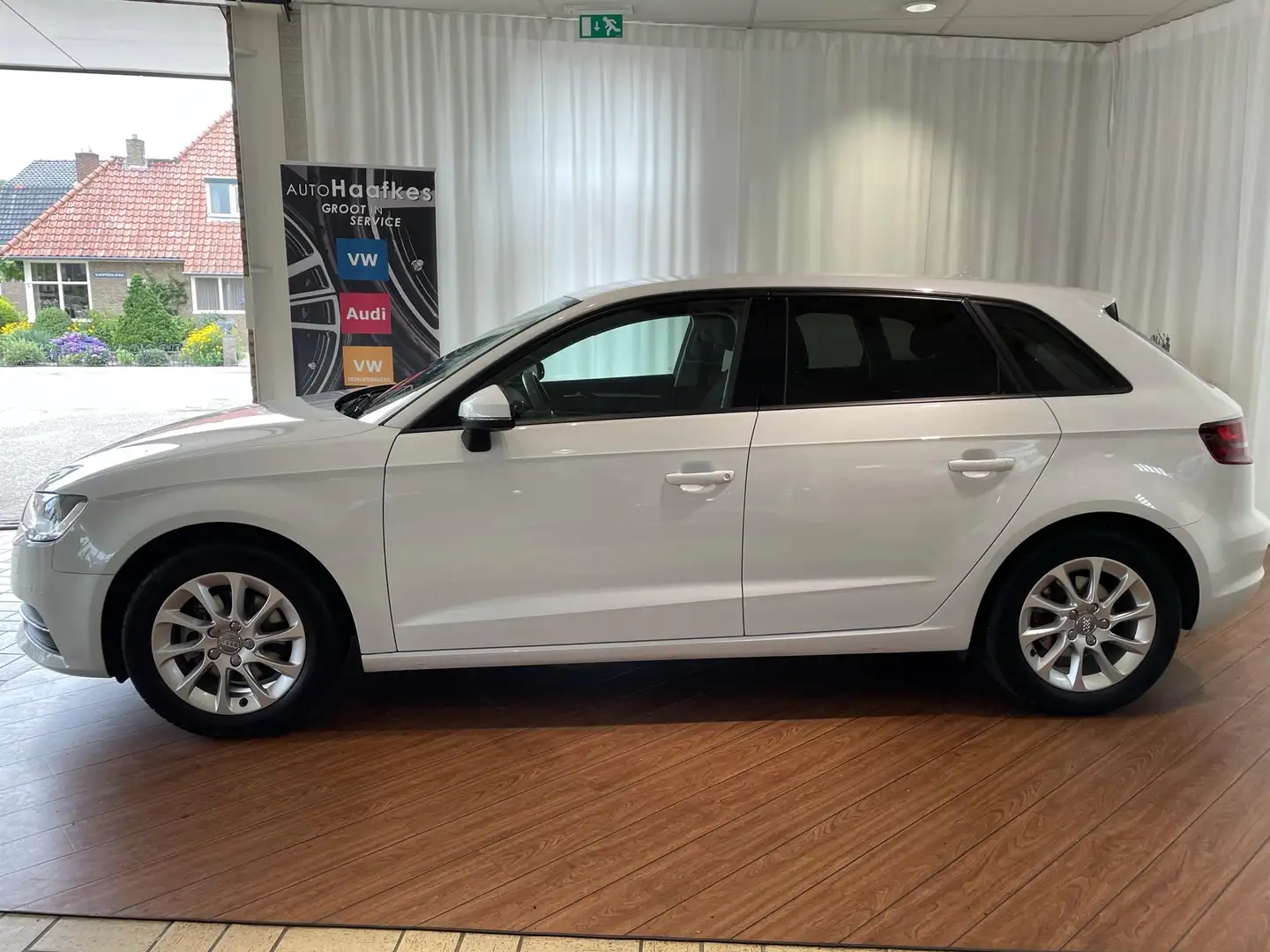 Audi A3 Sportback 1.4 TFSI Attraction nieuw model, navigat Weiß - 2