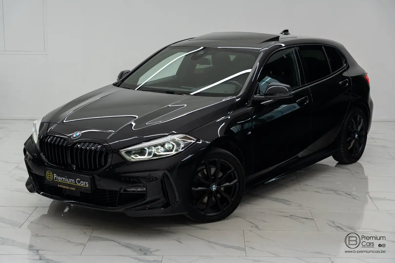 BMW 118 Ia M-Pakket! Camera, Led, ACC, Open dak! Noir - 2