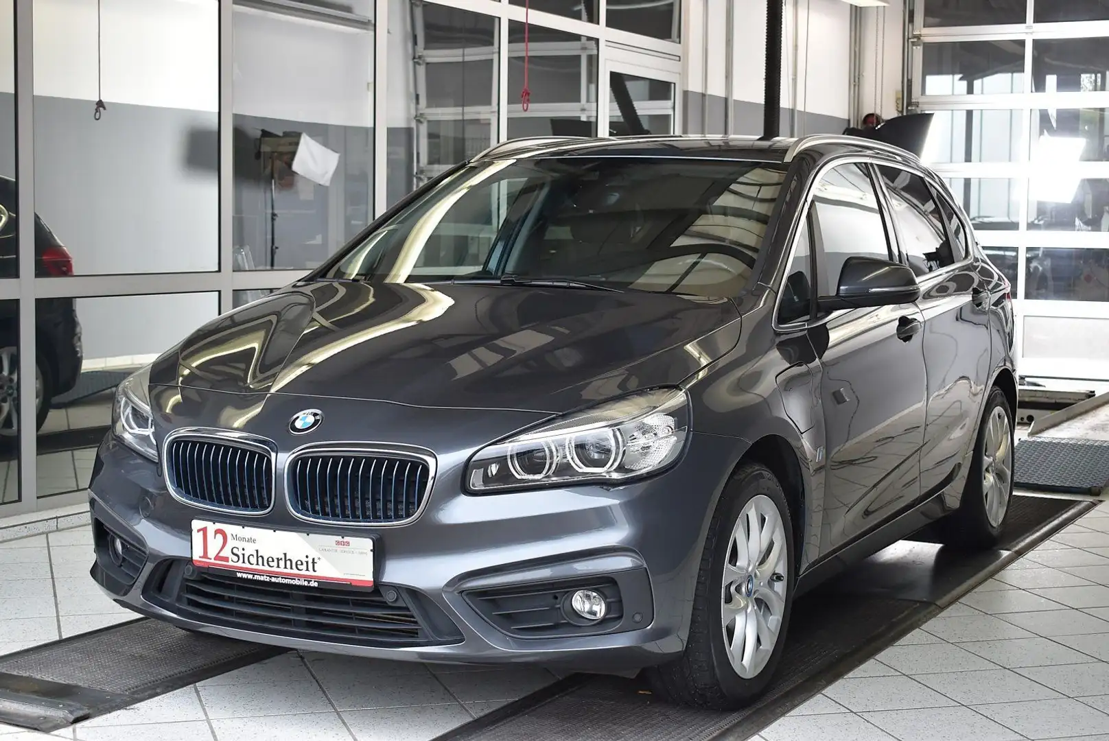 BMW 225 2er Active Tourer 225xe Advantage Steptronic*LED Grau - 1