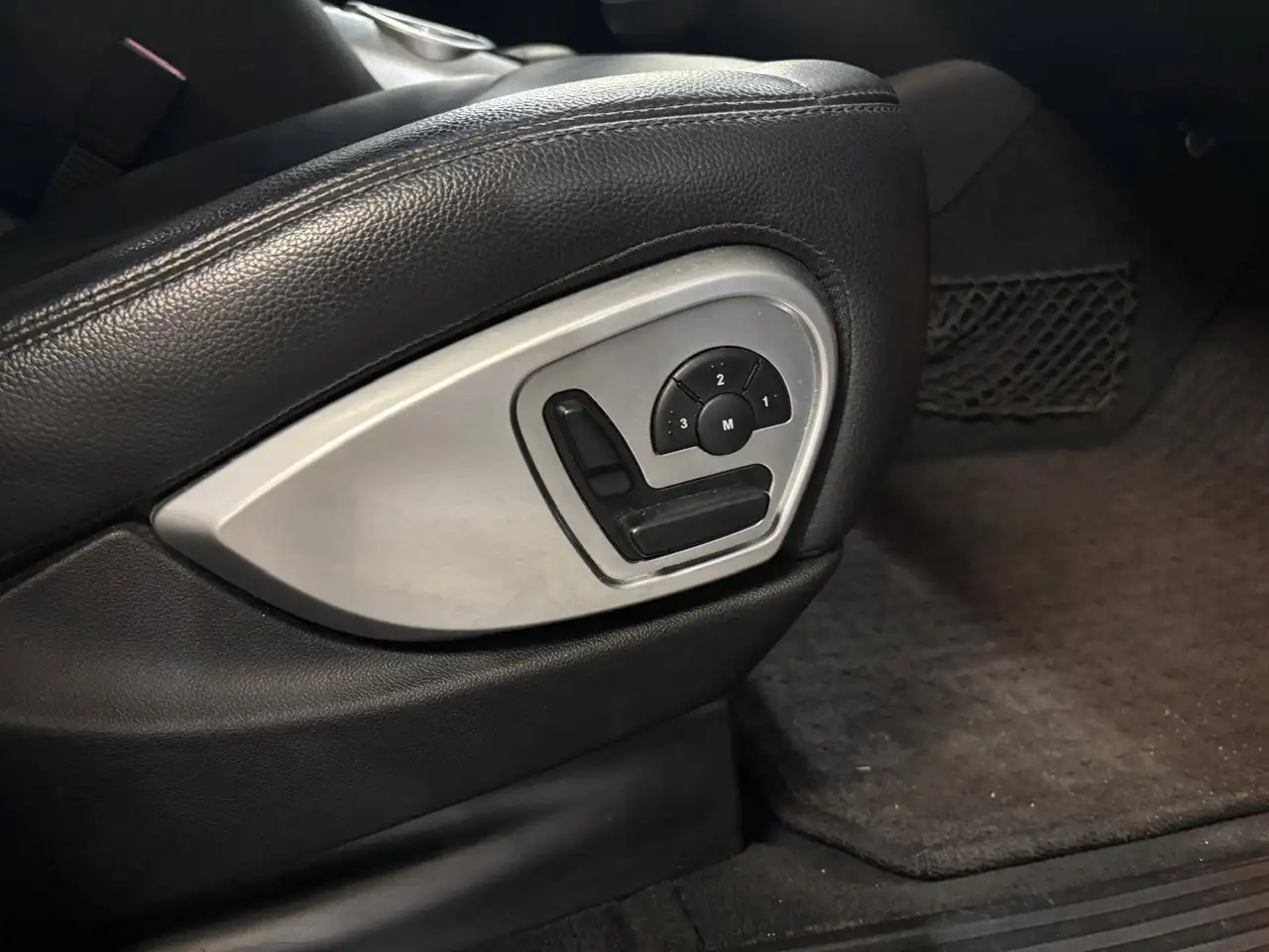 Mercedes-Benz R-Class снимка Mercedes-Benz R-Class